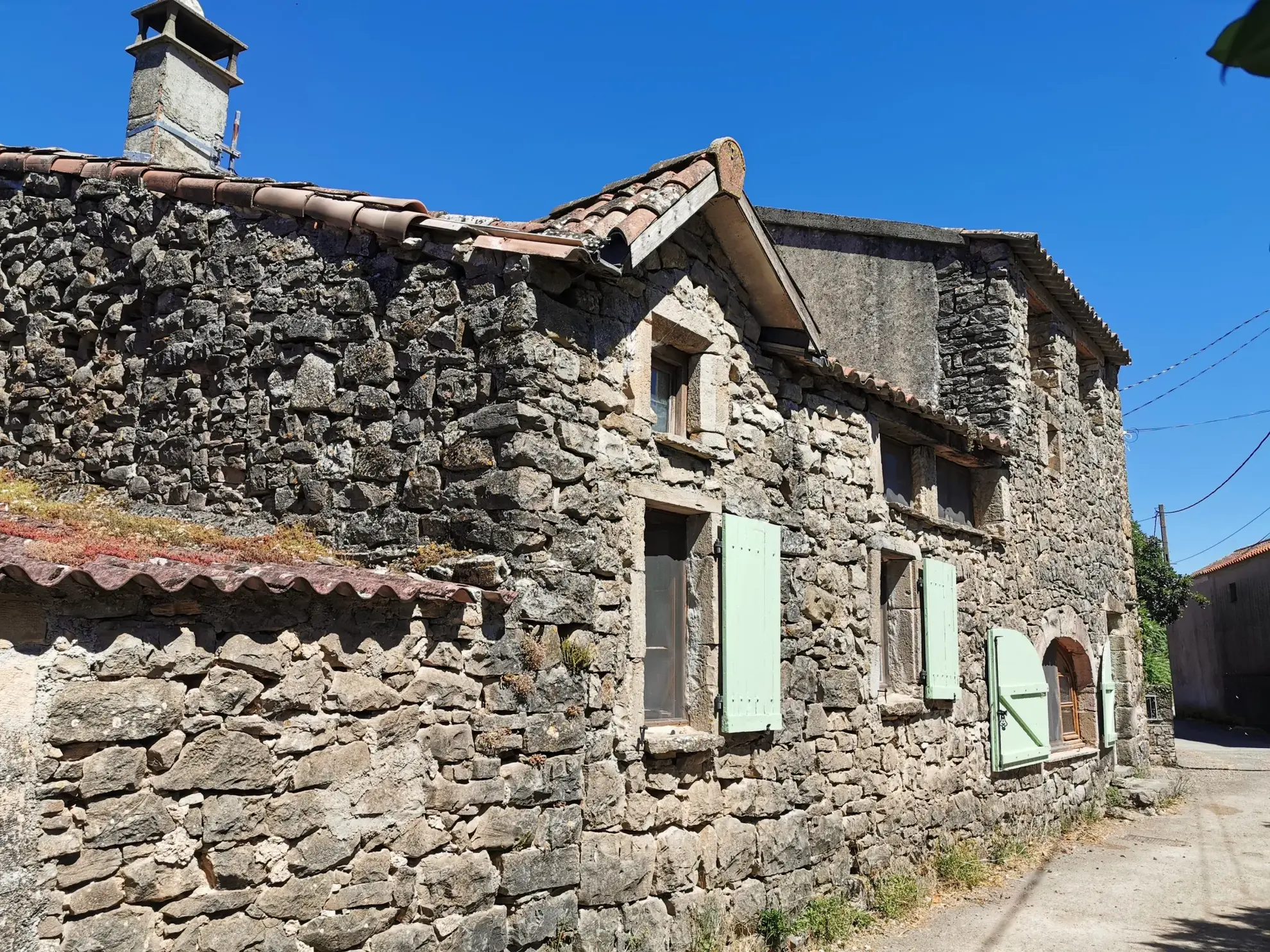 Ancienne bergerie en pierre avec vue sur le Causse, proche Saint Affrique