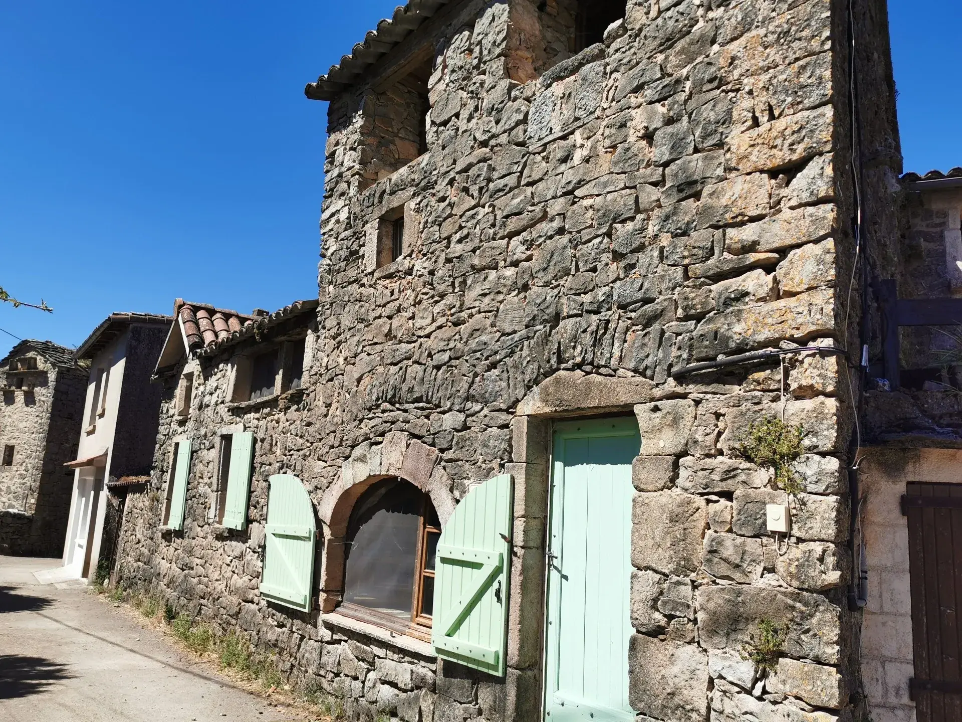 Ancienne bergerie en pierre avec vue sur le Causse, proche Saint Affrique 