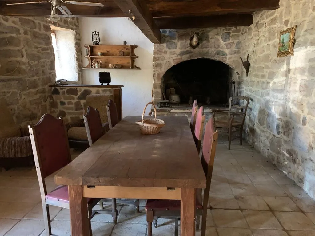 Ancienne bergerie en pierre avec vue sur le Causse, proche Saint Affrique 