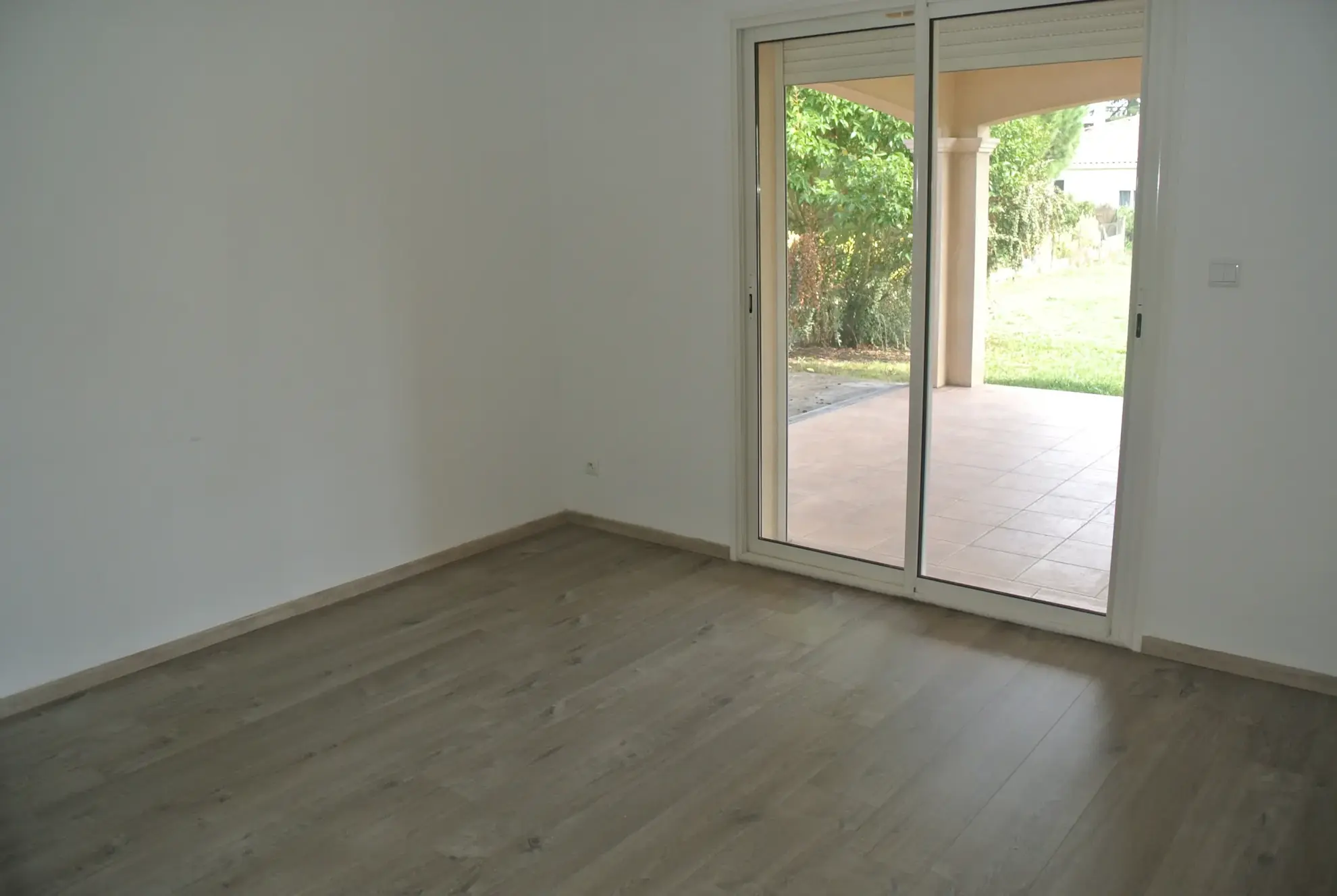 Belle maison avec piscine, 3 chambres et grand espace à finir, proche de Marmande 