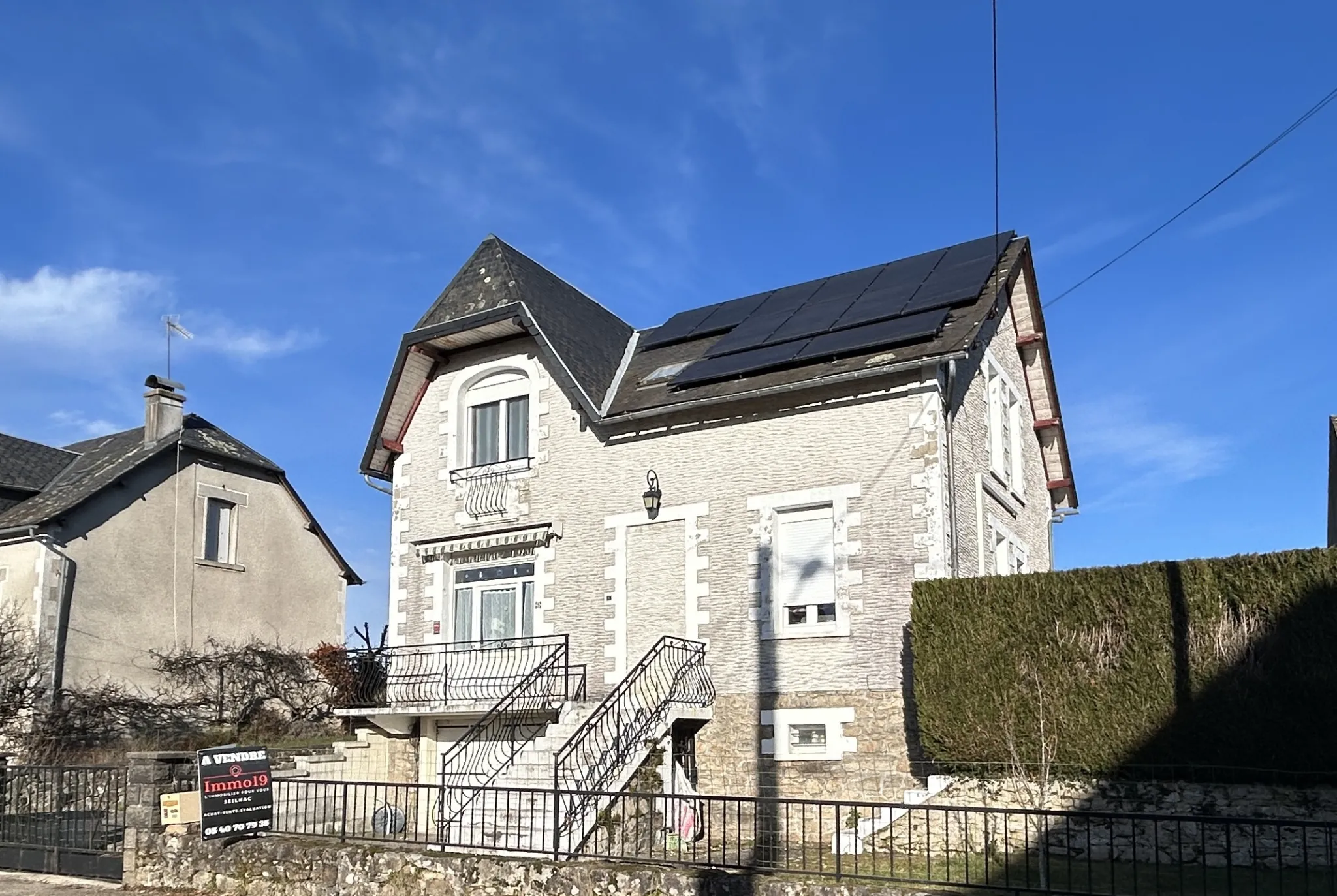 Maison à Saint Priest de Gimel en Corrèze avec piscine et terrasse de 129 m² 