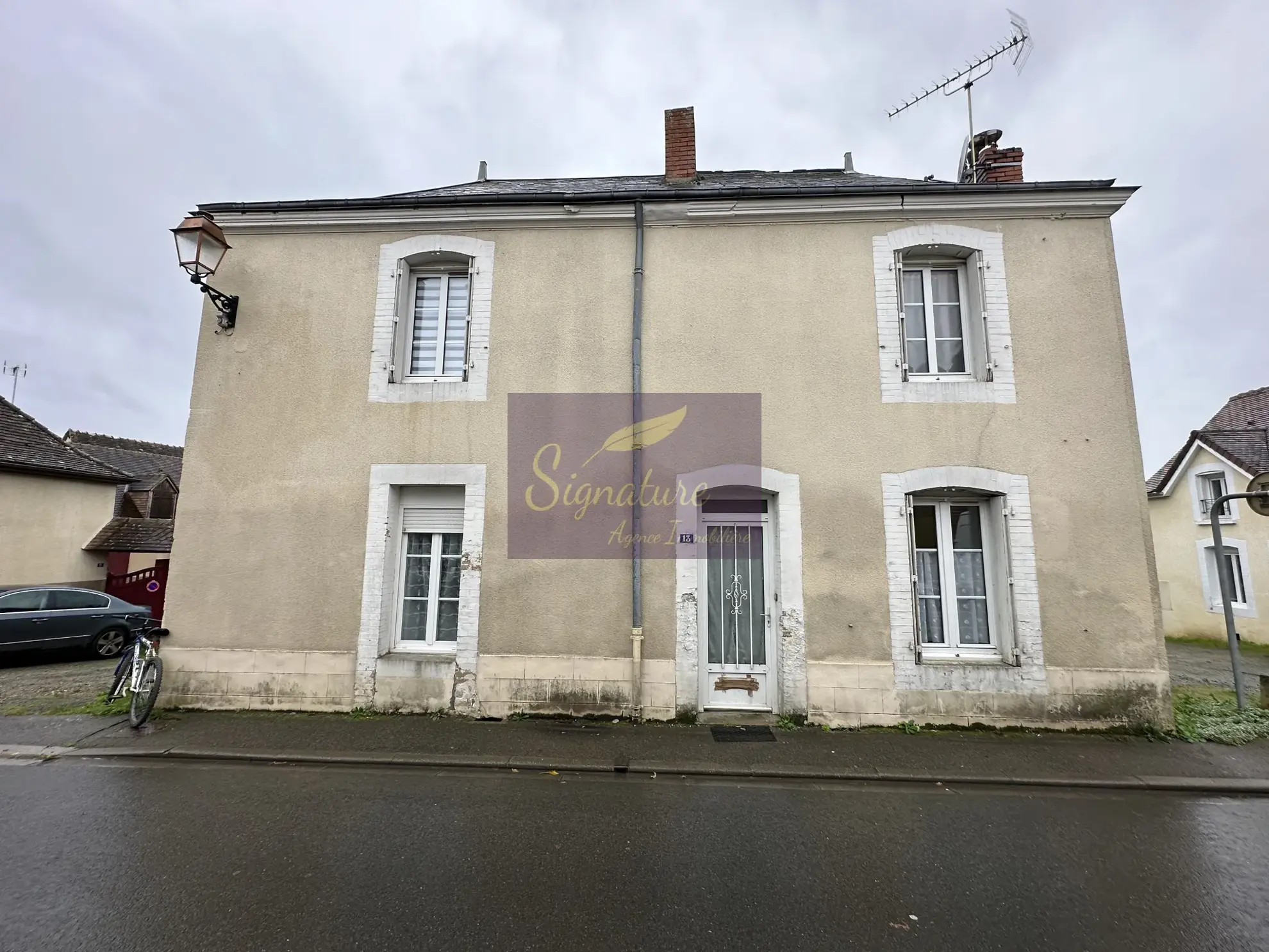 Petite maison rénovée de 2 chambres avec dépendances à Lombron