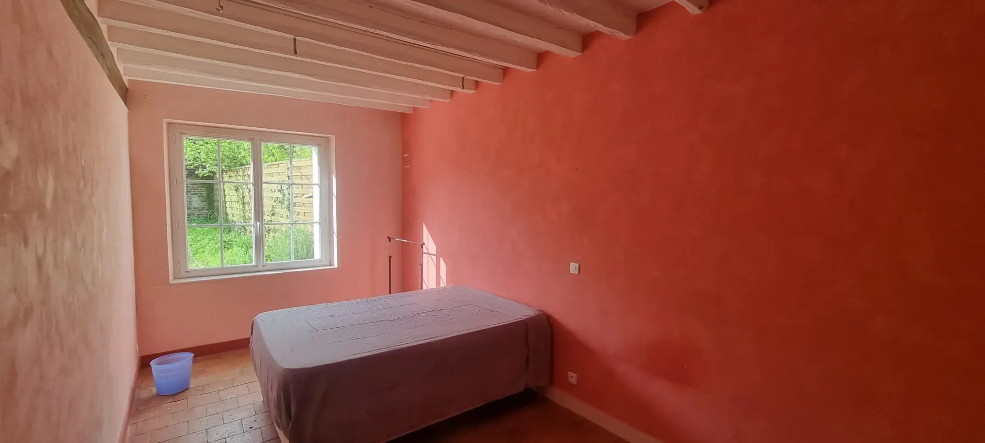 Maison spacieuse avec terrain, piscine et dépendances à Vendôme à seulement 15 min TGV 