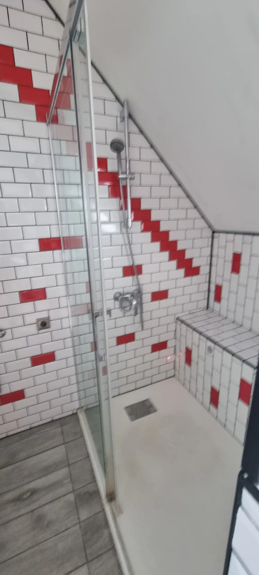 Maison spacieuse avec terrain, piscine et dépendances à Vendôme à seulement 15 min TGV 