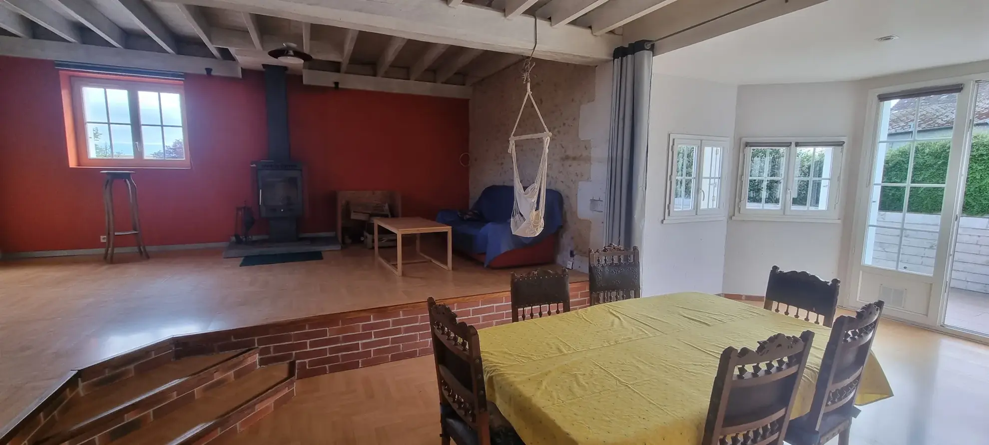 Maison spacieuse avec terrain, piscine et dépendances à Vendôme à seulement 15 min TGV 