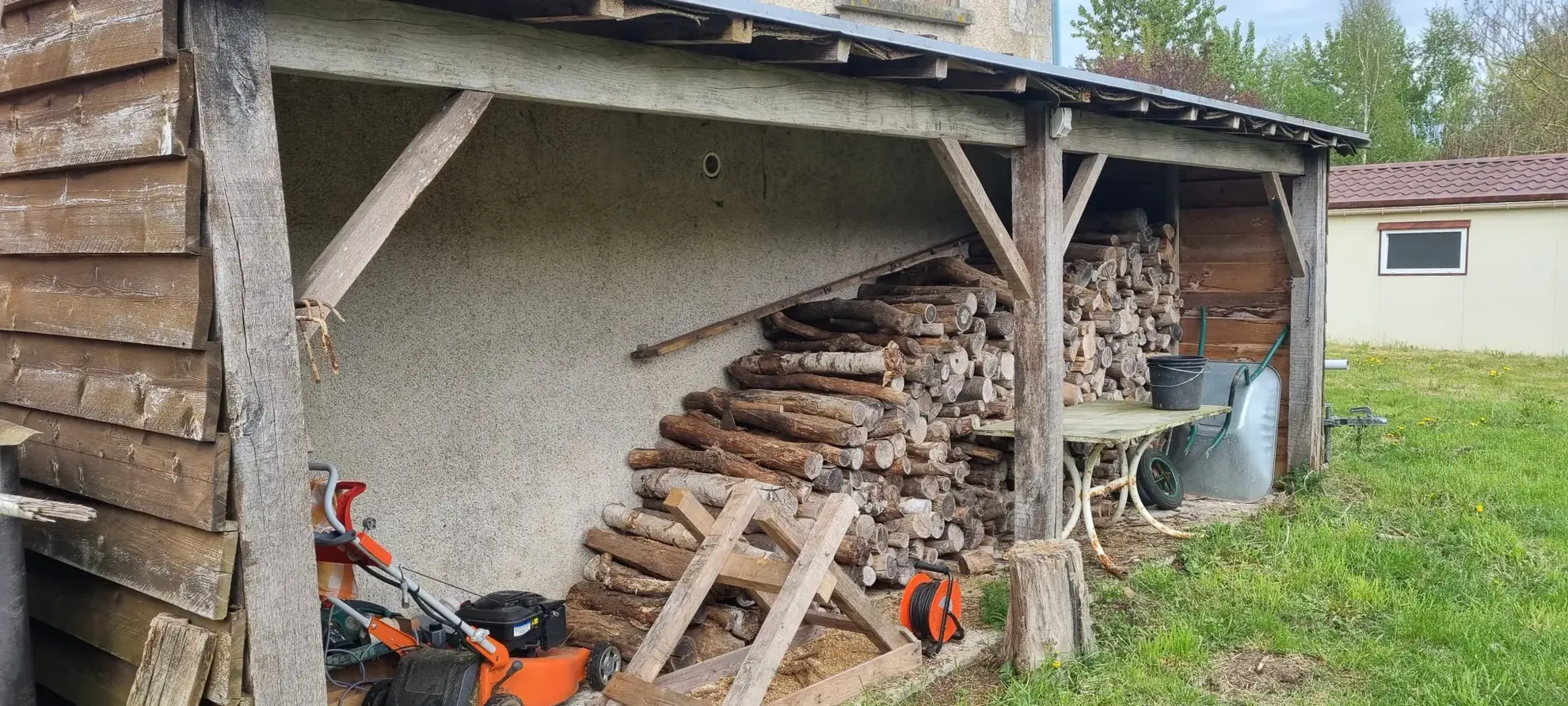 Maison spacieuse avec terrain, piscine et dépendances à Vendôme à seulement 15 min TGV 