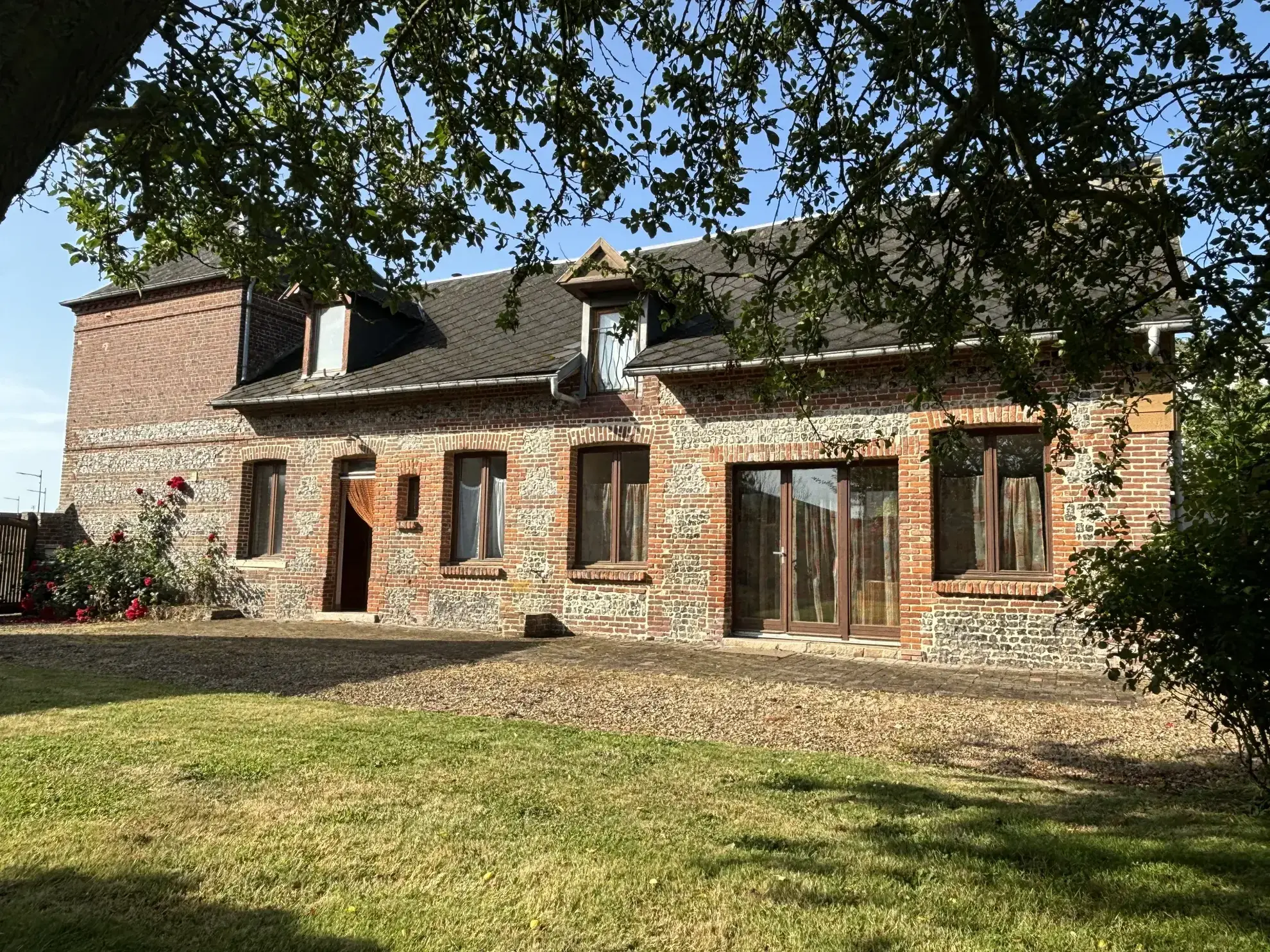 Charmante maison en brique et silex à Guilmecourt proche de la mer