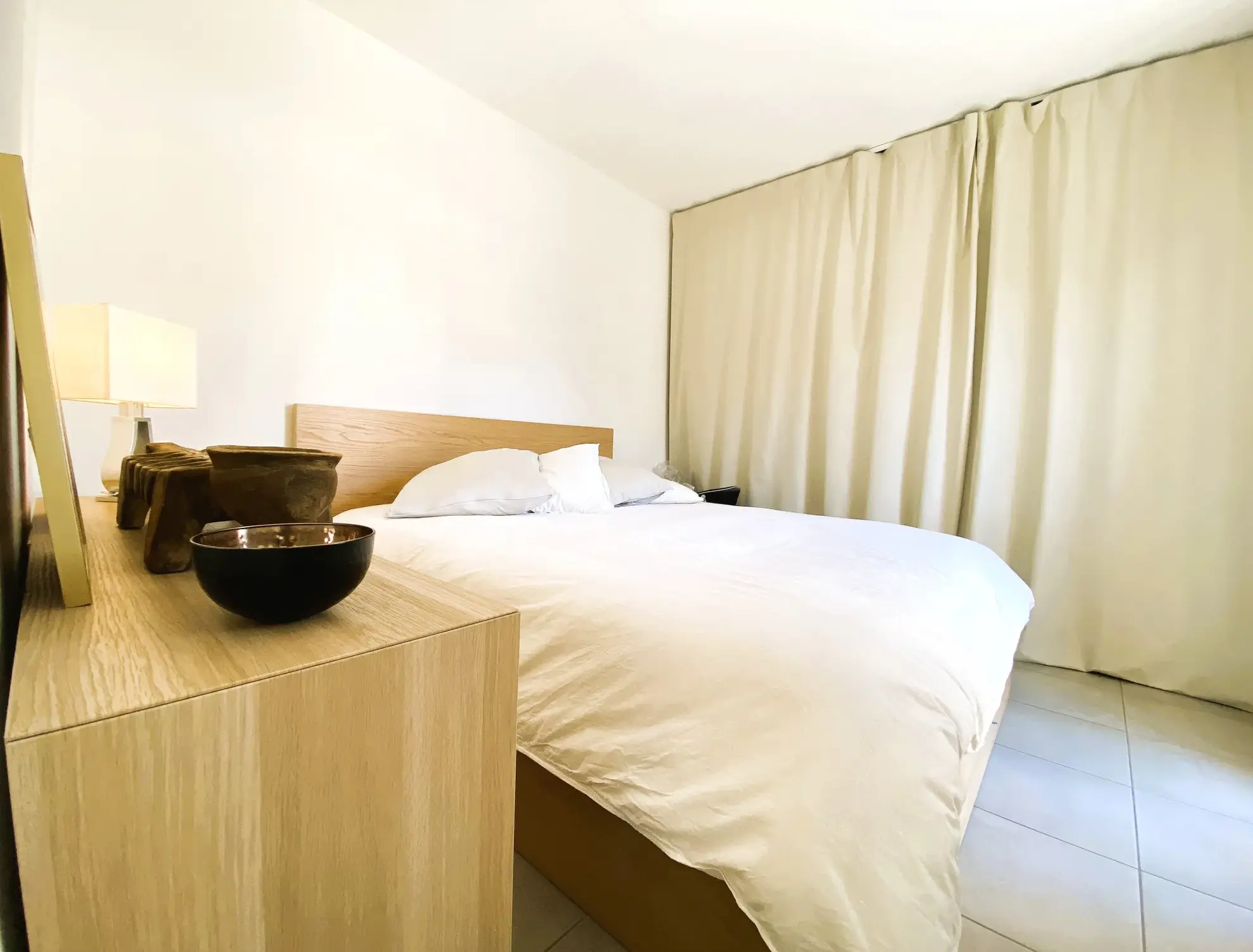 Appartement T2 moderne avec terrasse en centre-ville d'Hyères 