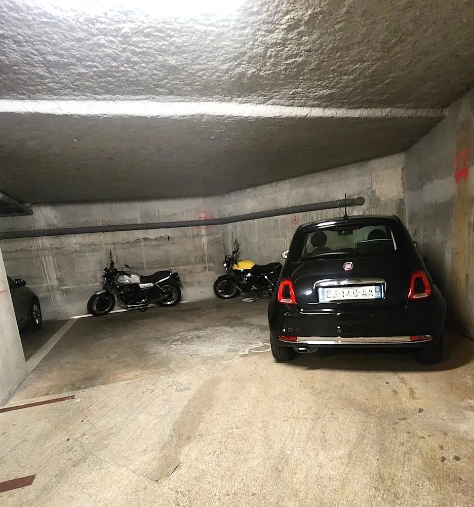 Appartement T2 moderne avec terrasse en centre-ville d'Hyères 