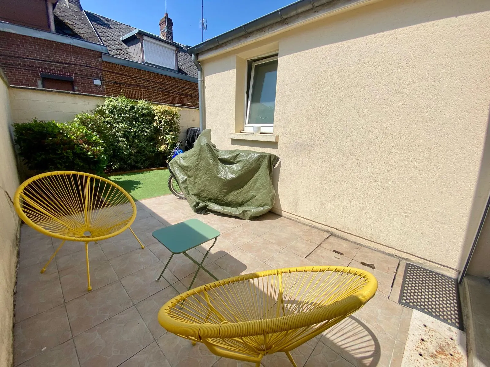 Charmante maison mitoyenne de 95 m² avec 4 chambres à Saint-Quentin 