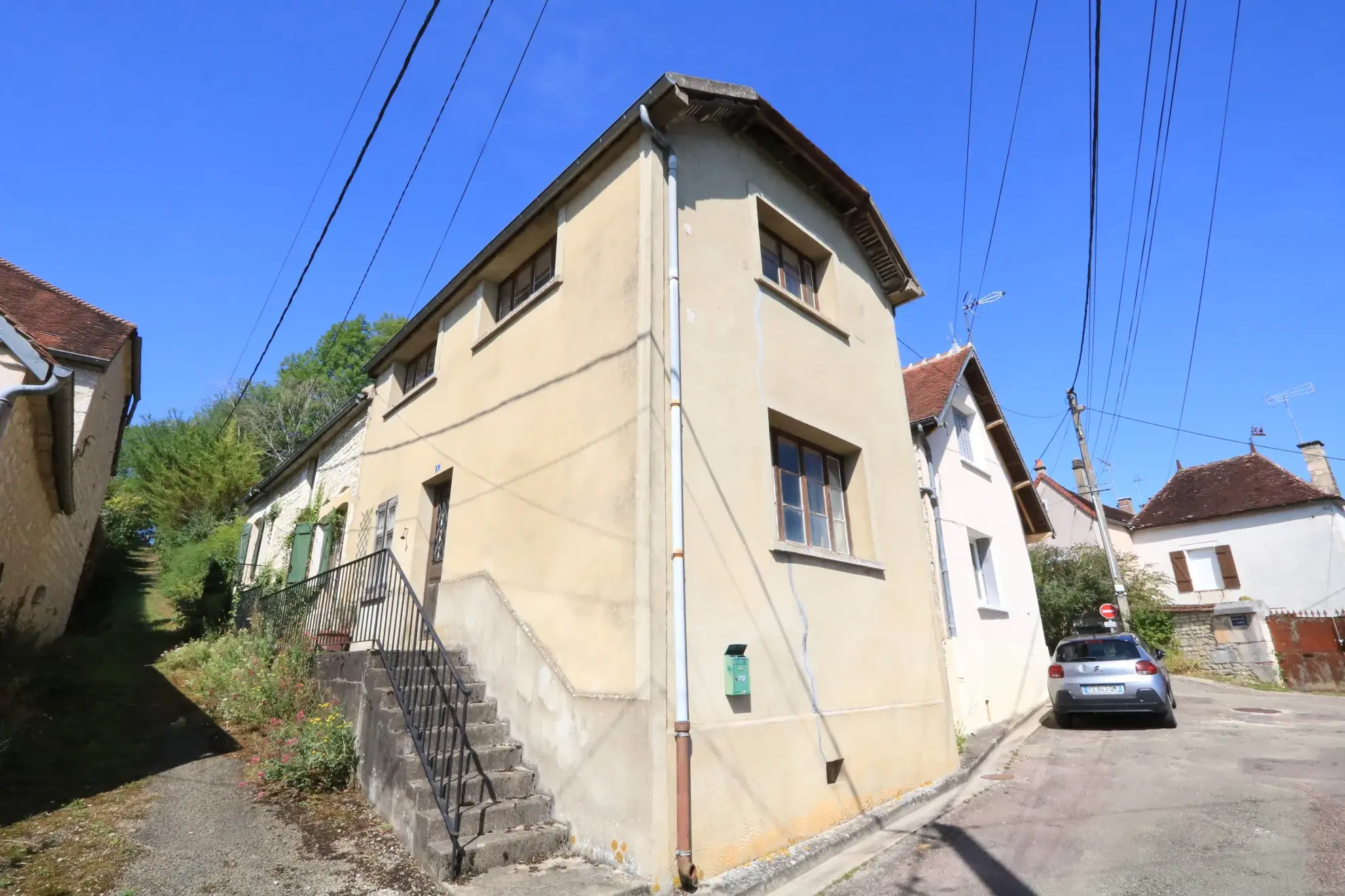 Maison ancienne avec jardin à Vézinnes de 127 m² à vendre près de Tonnerre 