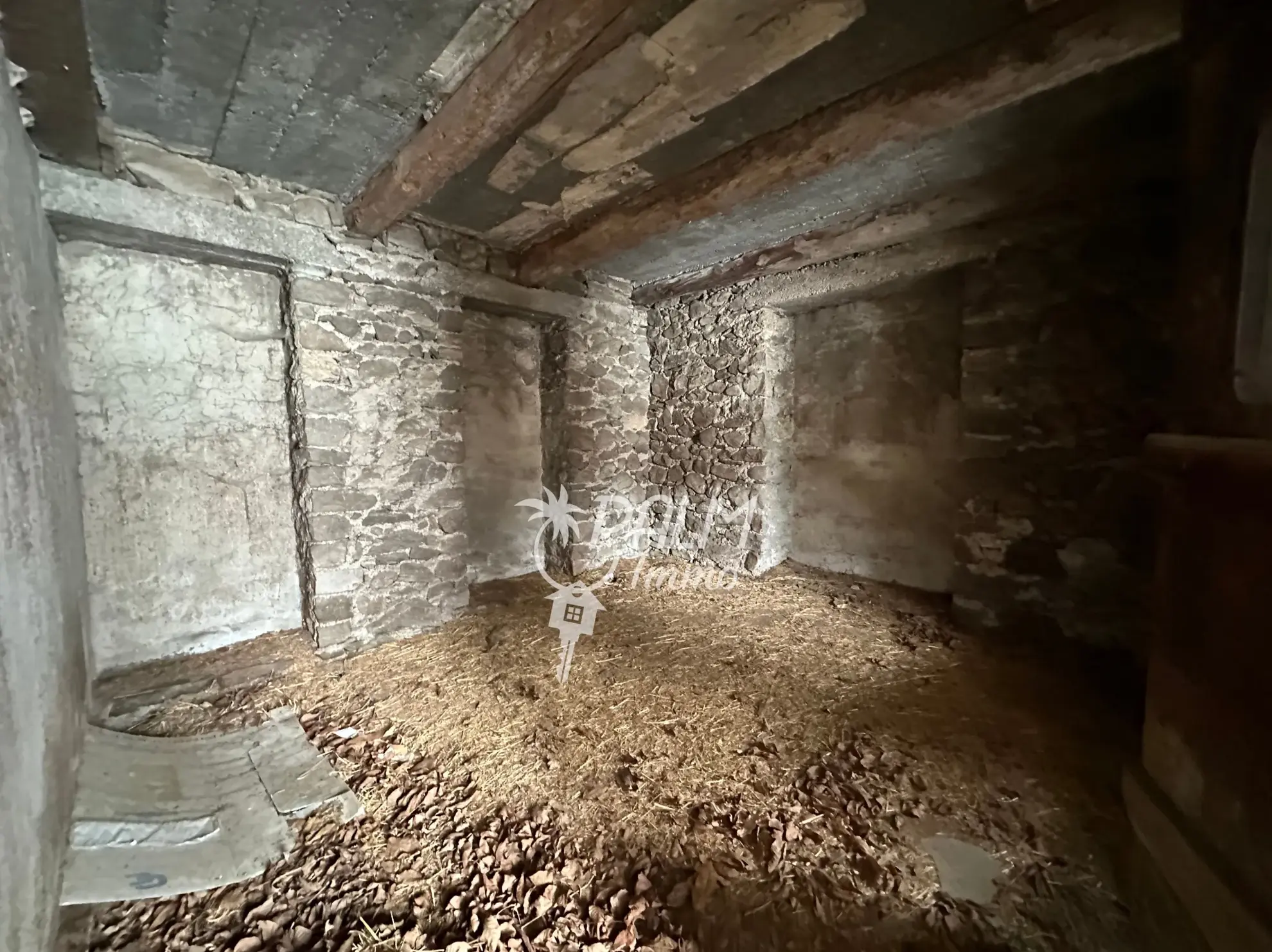 Belle bergerie à rénover avec terrain et vue montagne à Saint-Etienne-de-Tinée 