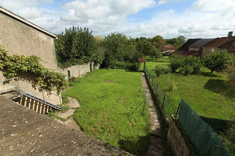 Maison en pierre de pays à Tannay - 5 chambres, jardin, garage, environnement paisible 