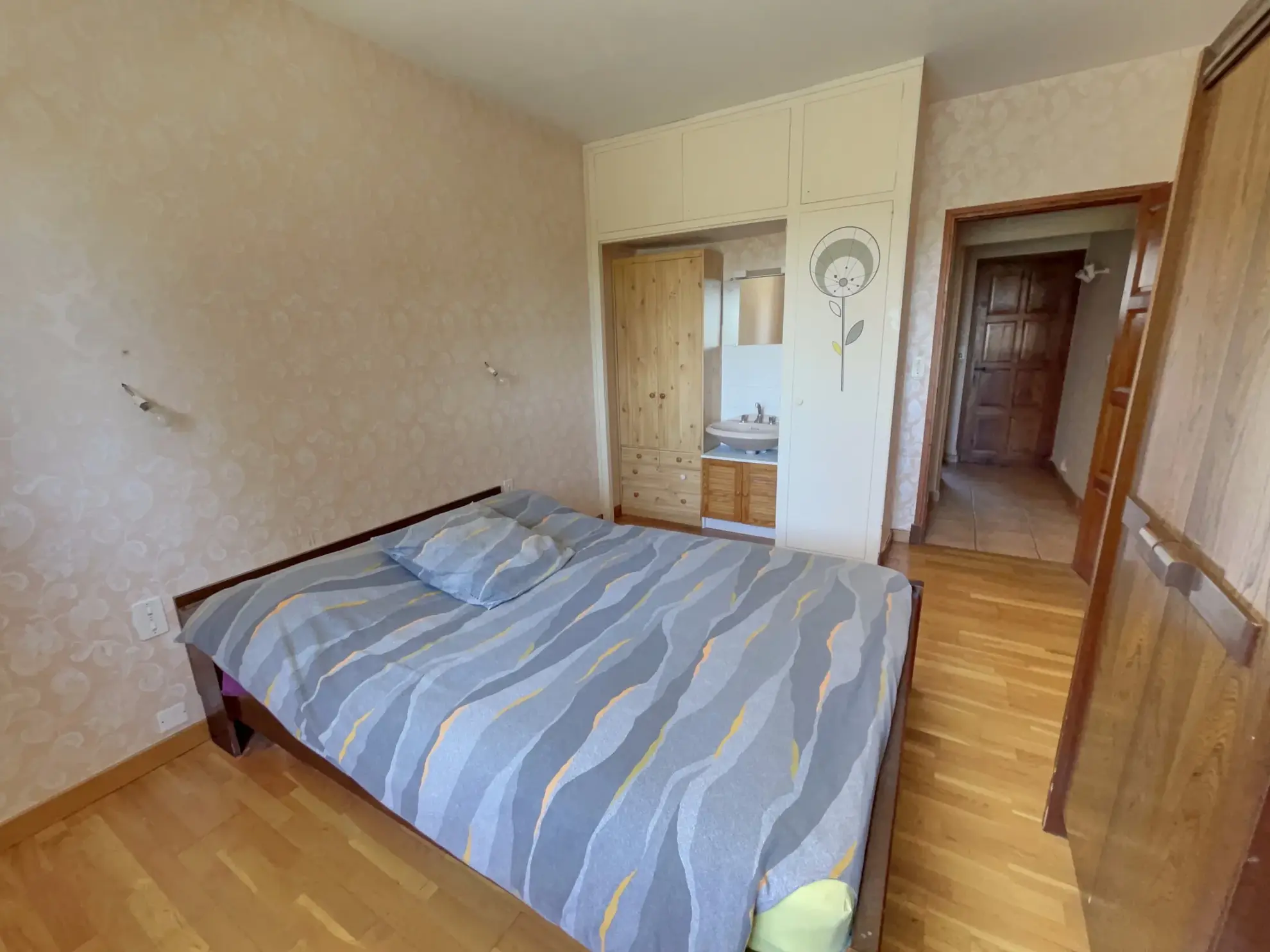 Maison spacieuse avec dépendances et terrain à Mirandol 