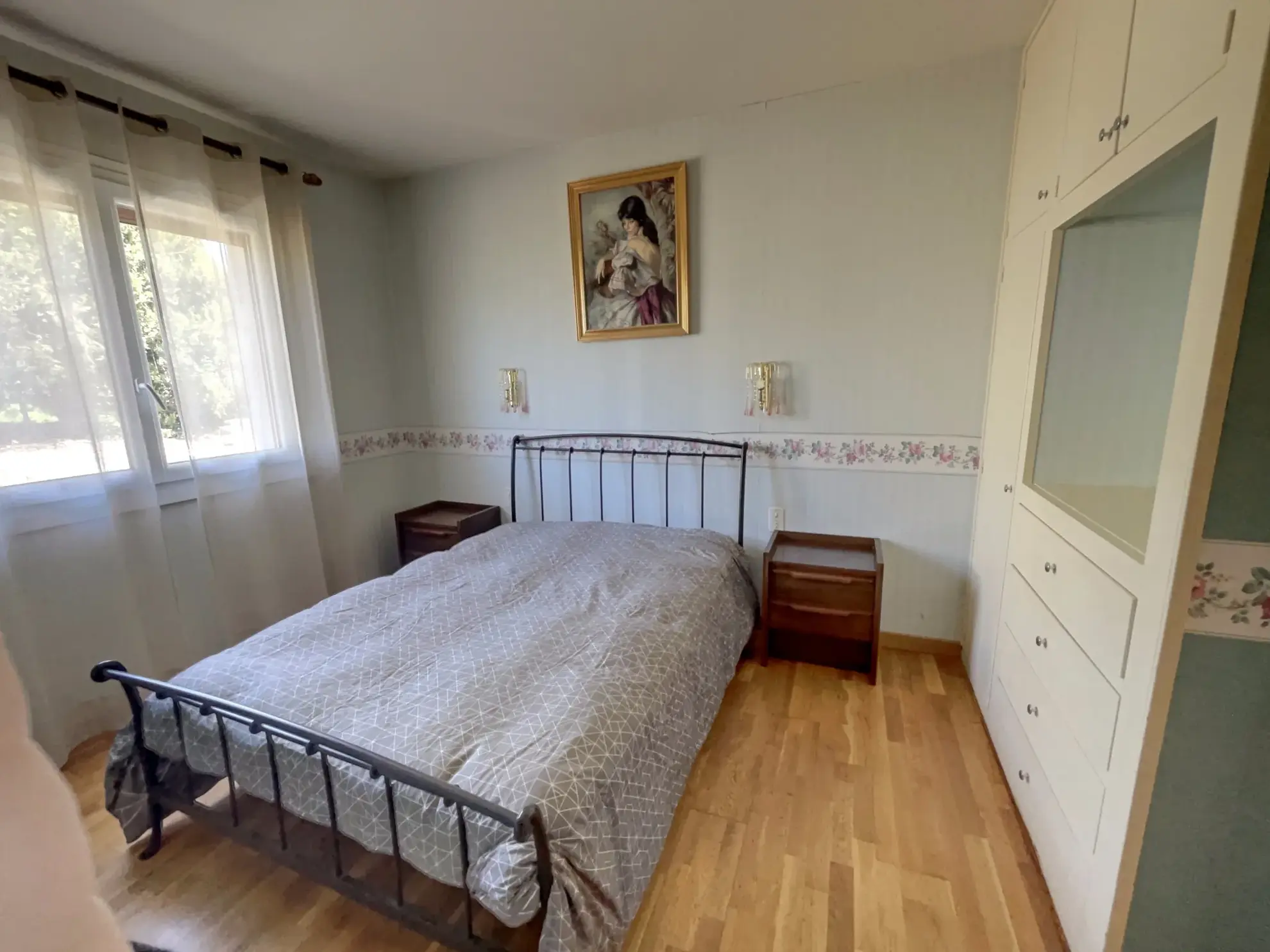 Maison spacieuse avec dépendances et terrain à Mirandol 