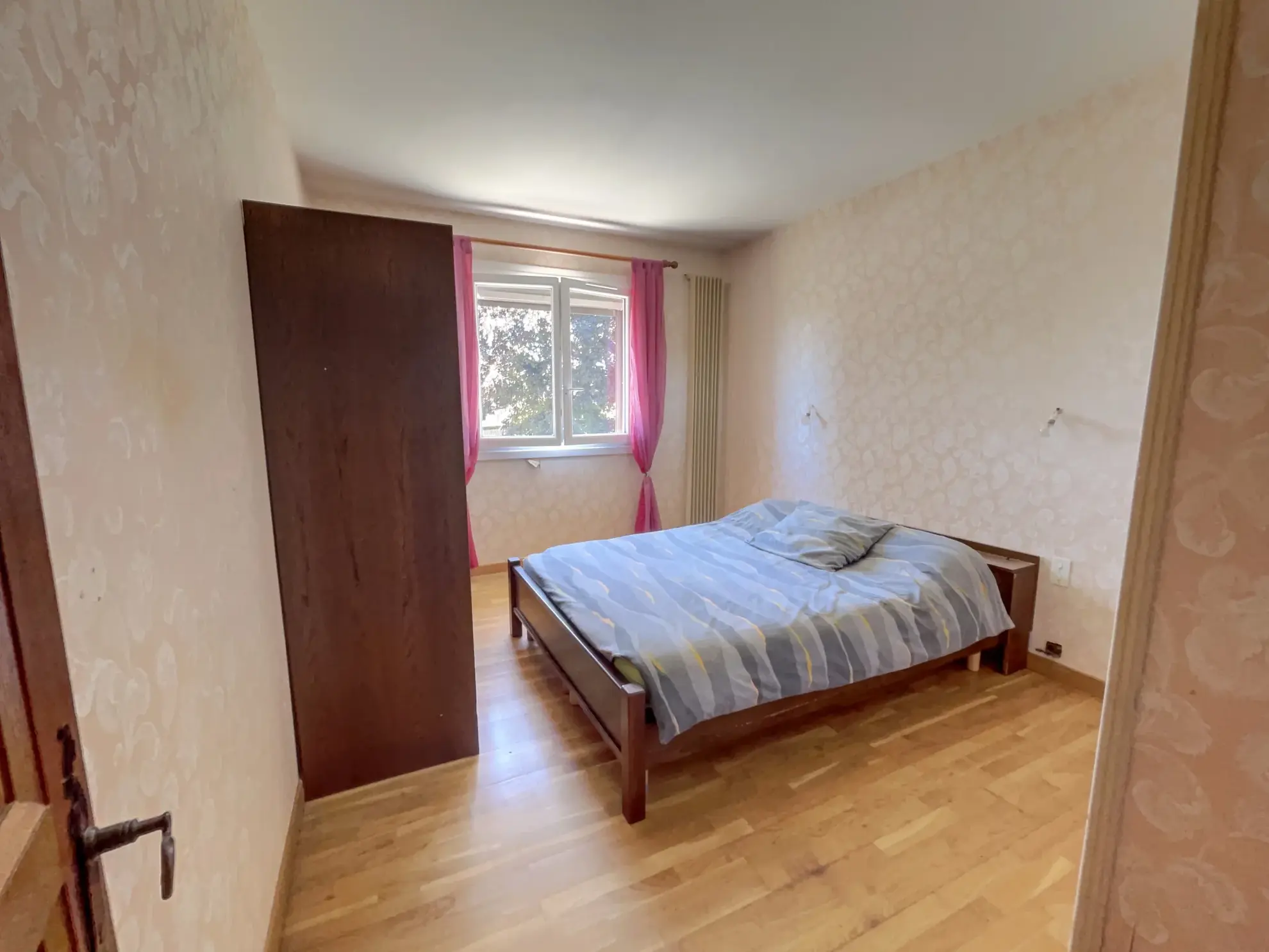 Maison spacieuse avec dépendances et terrain à Mirandol 