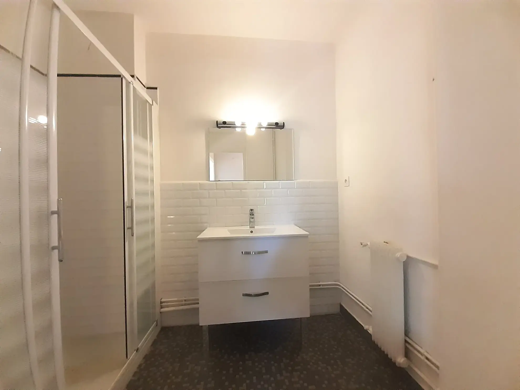 Studio lumineux avec balcon, parking et cave à Perpignan - Quartier des Fleurs 