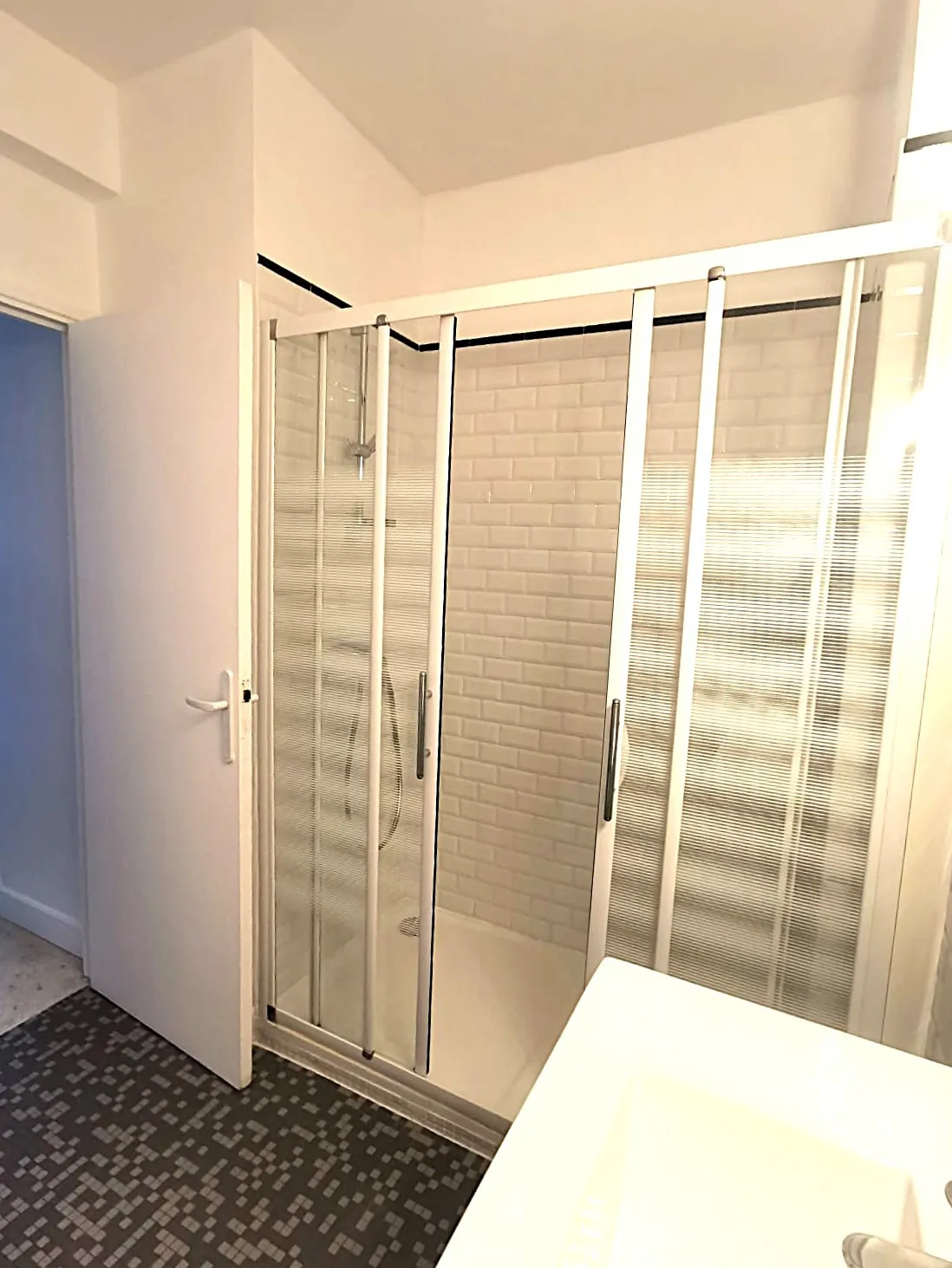 Studio lumineux avec balcon, parking et cave à Perpignan - Quartier des Fleurs 