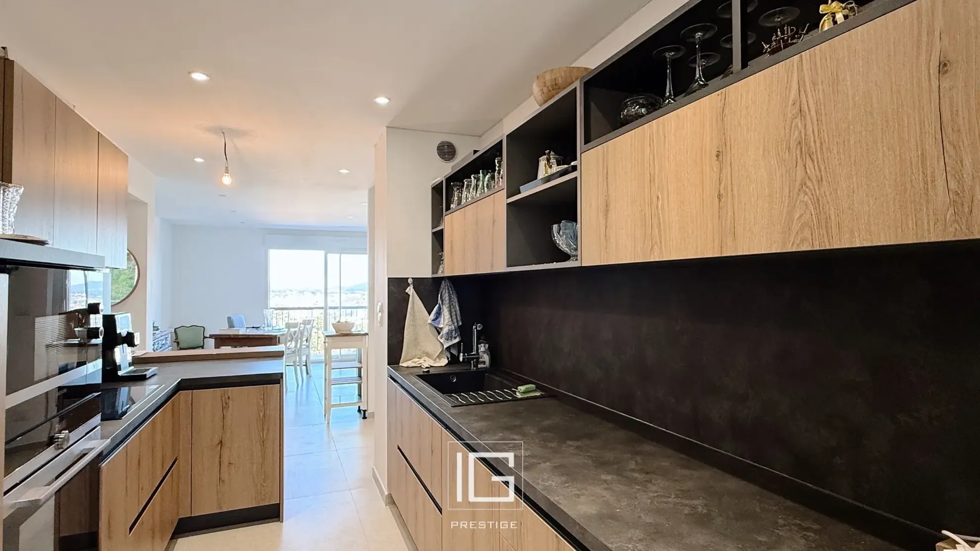 Appartement 3 pièces à Toulon avec vue mer, balcon et parking privé 