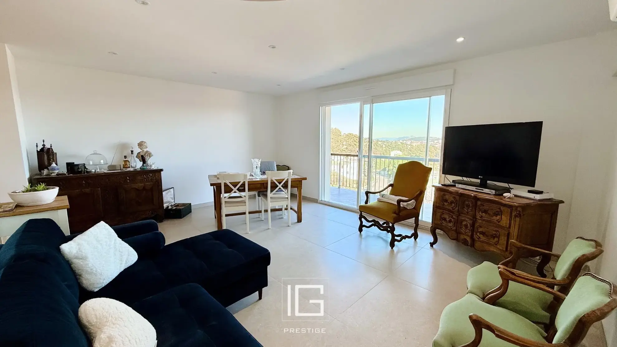 Appartement 3 pièces à Toulon avec vue mer, balcon et parking privé 