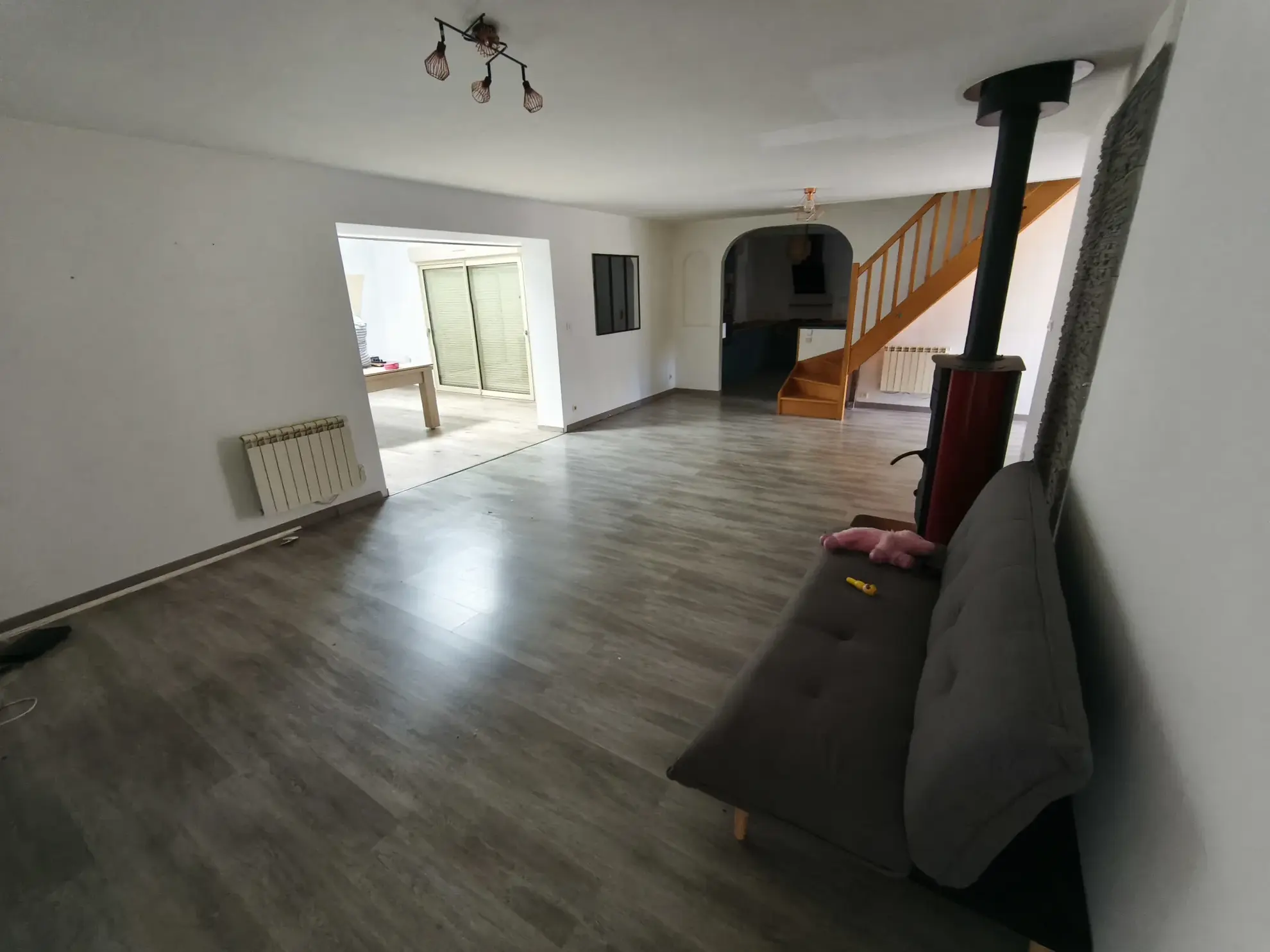 Pavillon moderne à La Suze-sur-Sarthe avec garage et grand terrain 