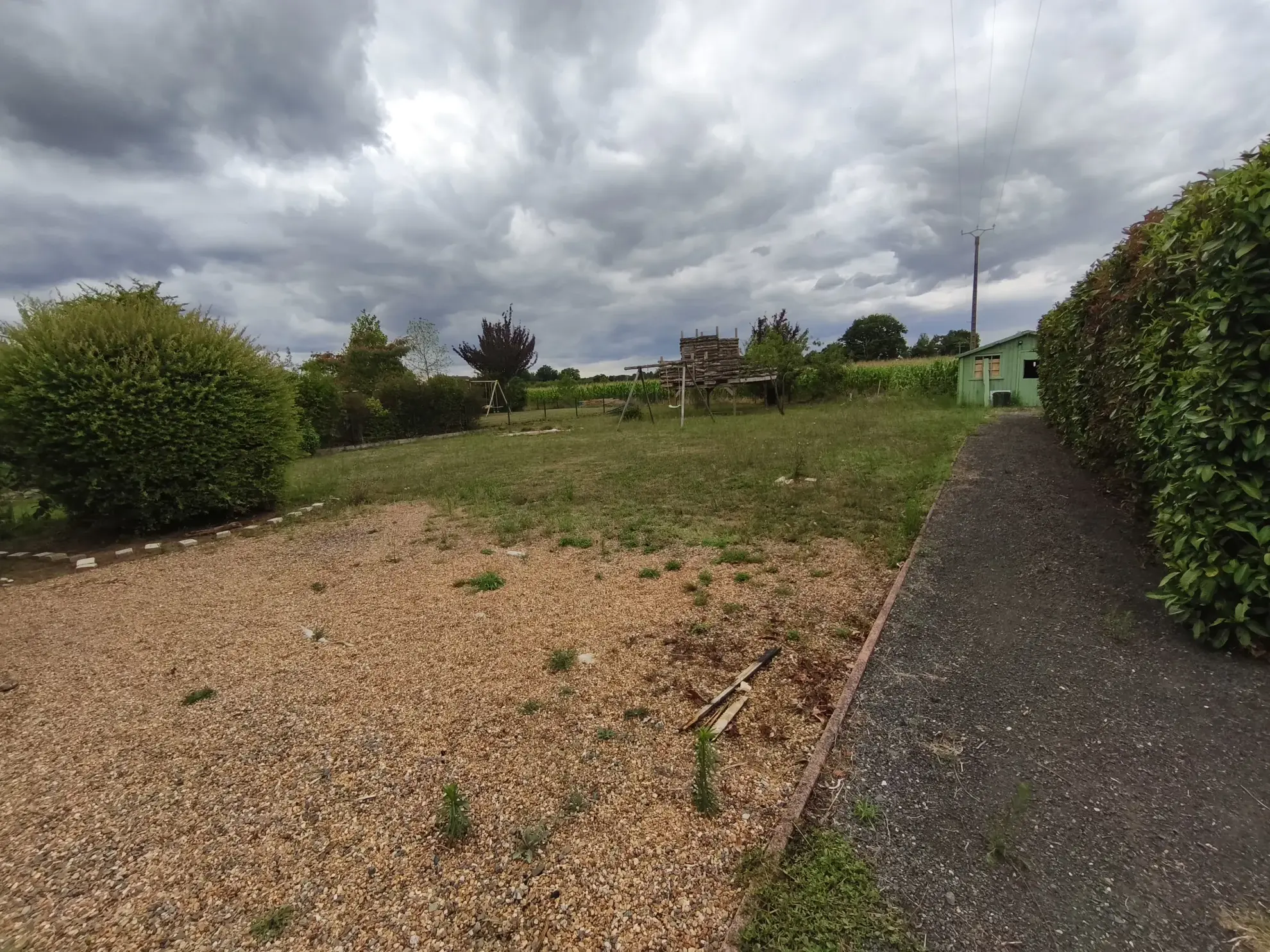 Pavillon moderne à La Suze-sur-Sarthe avec garage et grand terrain 
