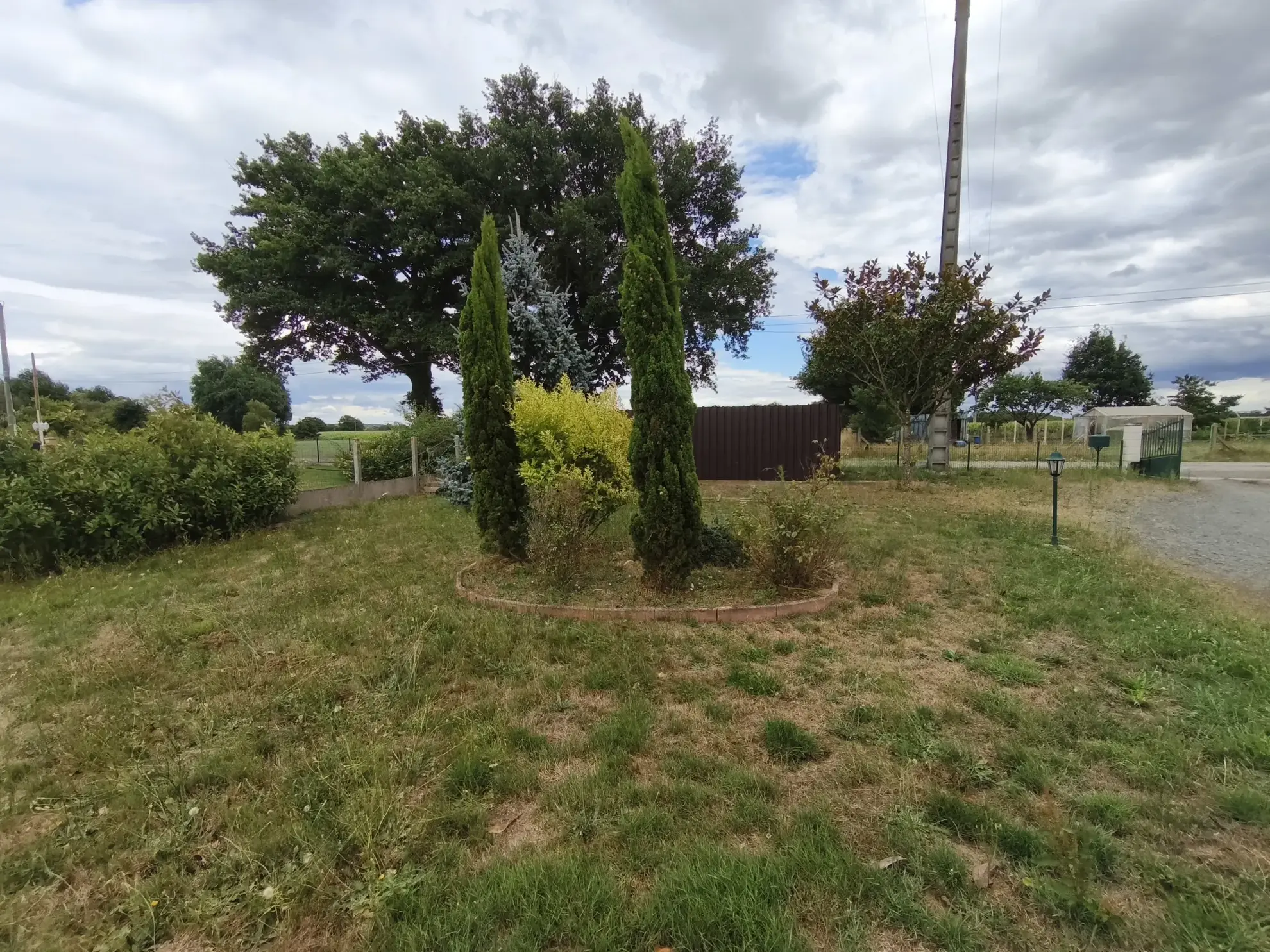 Pavillon moderne à La Suze-sur-Sarthe avec garage et grand terrain 