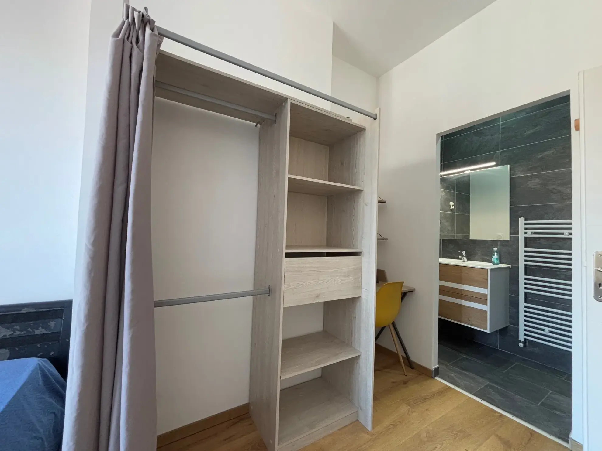 Appartement T4 rénové de 66 m² avec 3 chambres en centre-ville de Saint-Étienne 