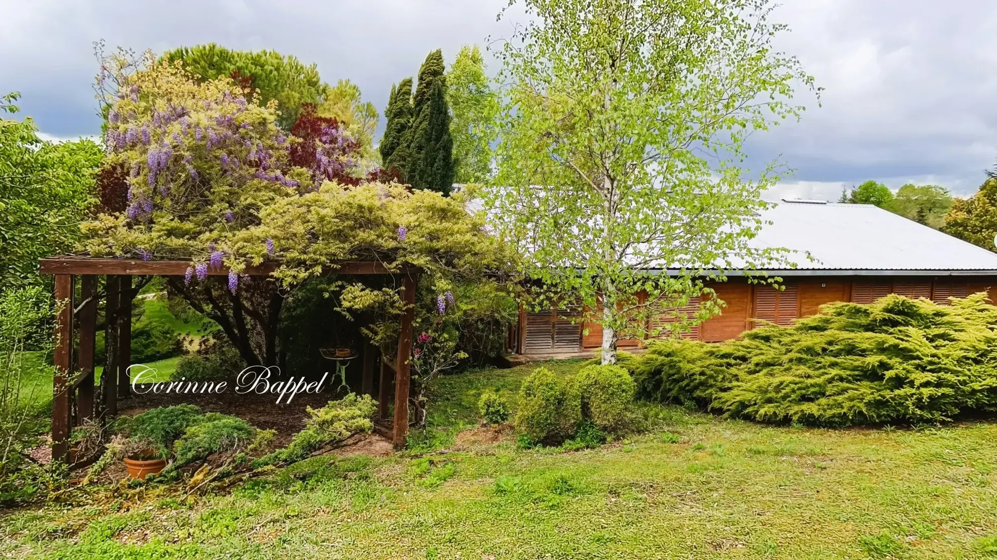 Maison architecte proche nature à Sorges – 183 m² avec terrain de 11 830 m² 