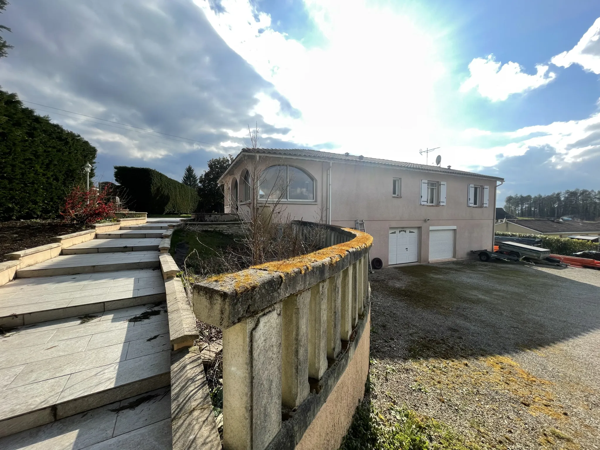 Maison 5 chambres avec sous-sol à Blis et Born en Dordogne, terrain arboré 