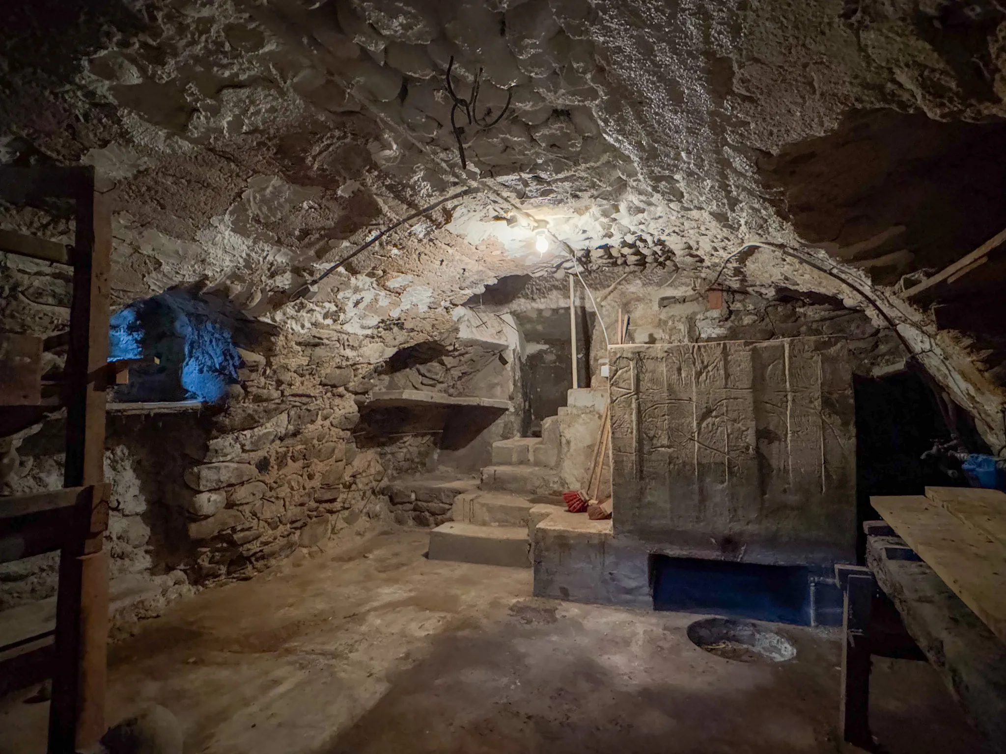 Maison de village à rénover de 85 m² avec terrains à Saint-Fortunat-sur-Eyrieux 