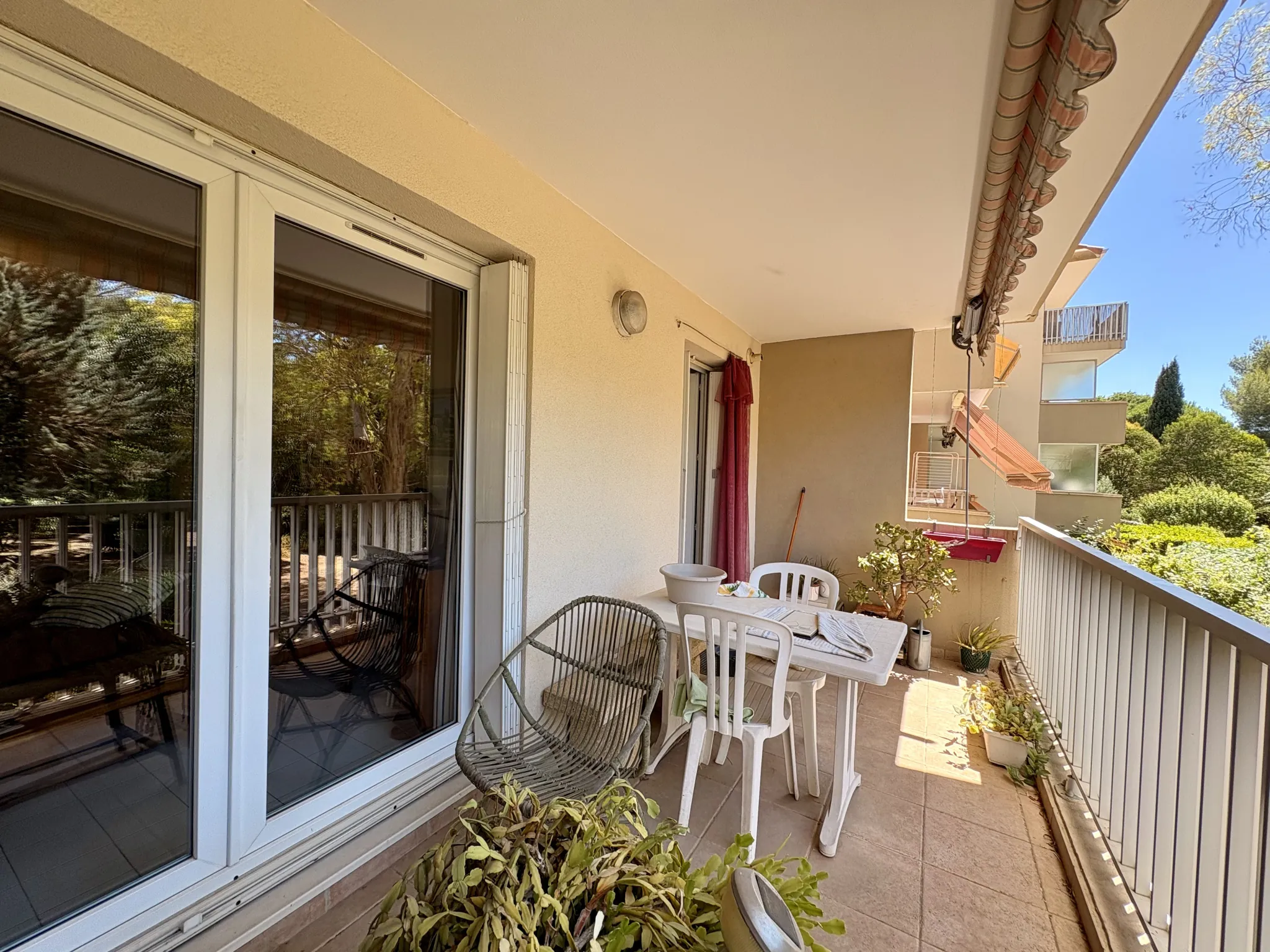Appartement 4 pièces à Nîmes avec terrasse, parking et vue sur parc 