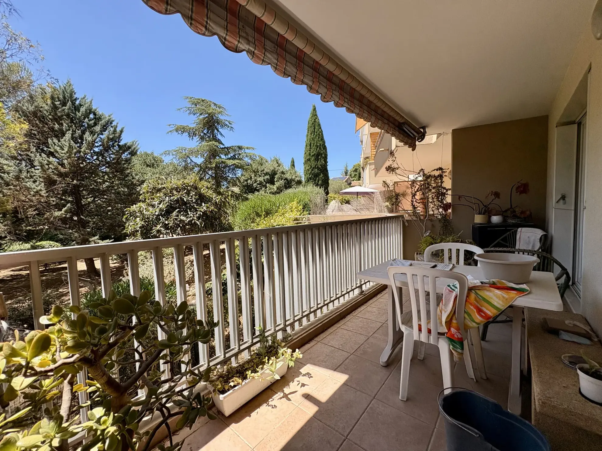 Appartement 4 pièces à Nîmes avec terrasse, parking et vue sur parc 