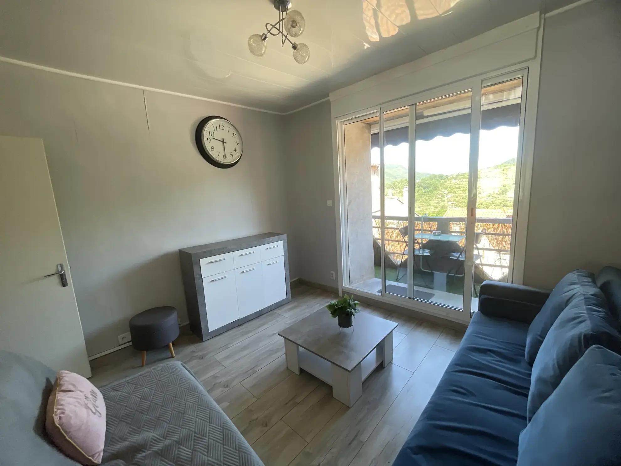 Appartement duplex 5 pièces meublé avec locaux commerciaux à Saint Rome de Tarn 