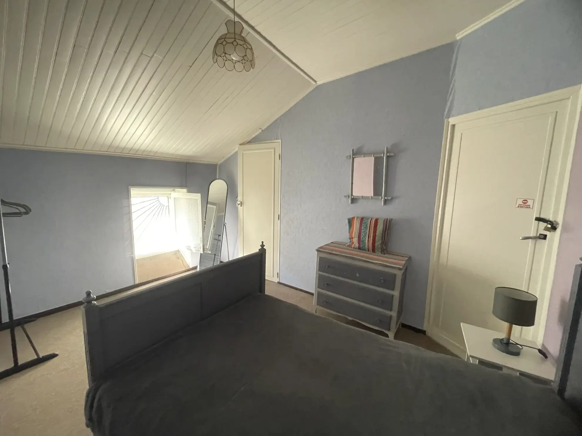 Appartement duplex 5 pièces meublé avec locaux commerciaux à Saint Rome de Tarn 