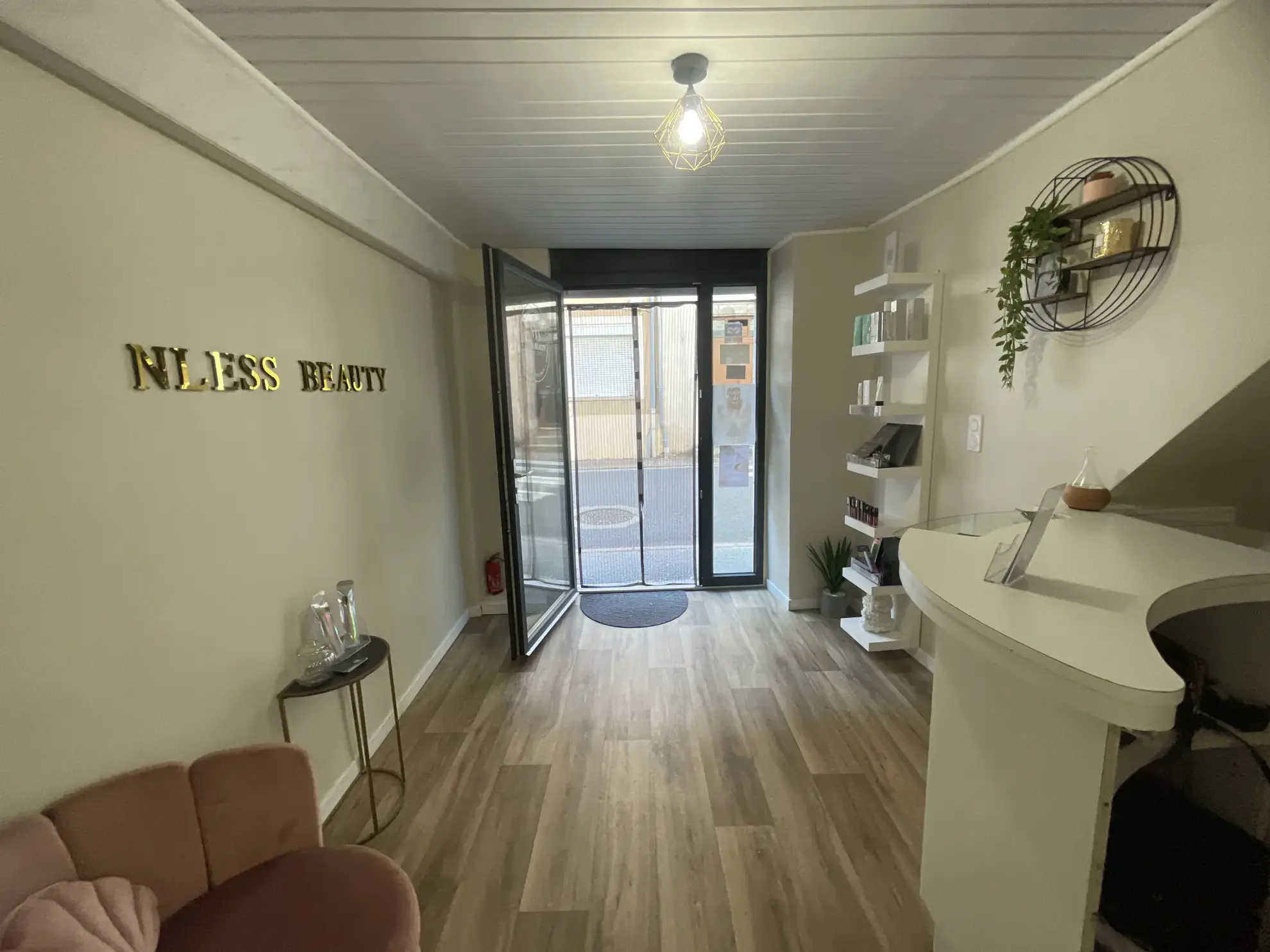 Appartement duplex 5 pièces meublé avec locaux commerciaux à Saint Rome de Tarn 
