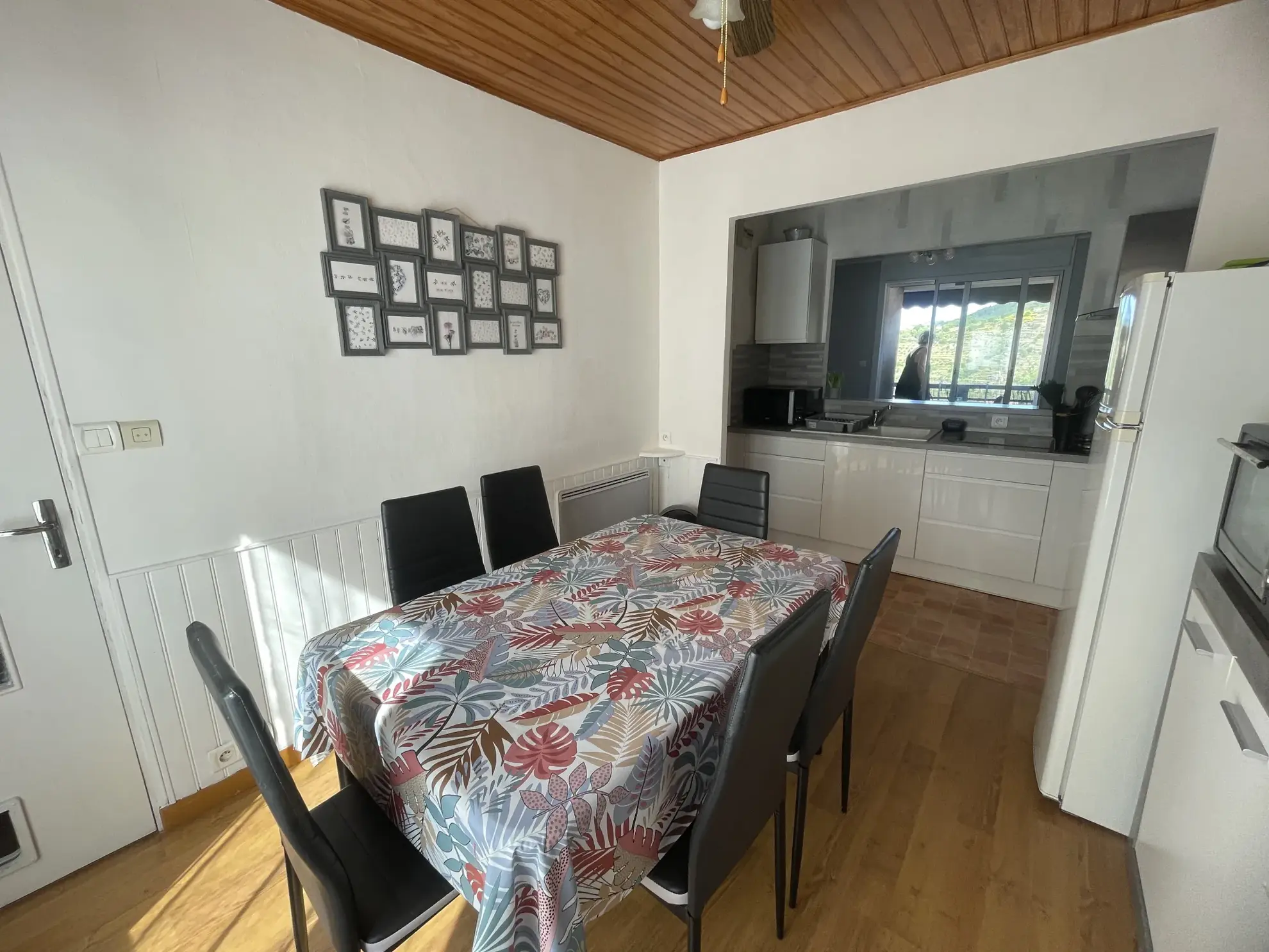 Appartement duplex 5 pièces meublé avec locaux commerciaux à Saint Rome de Tarn 