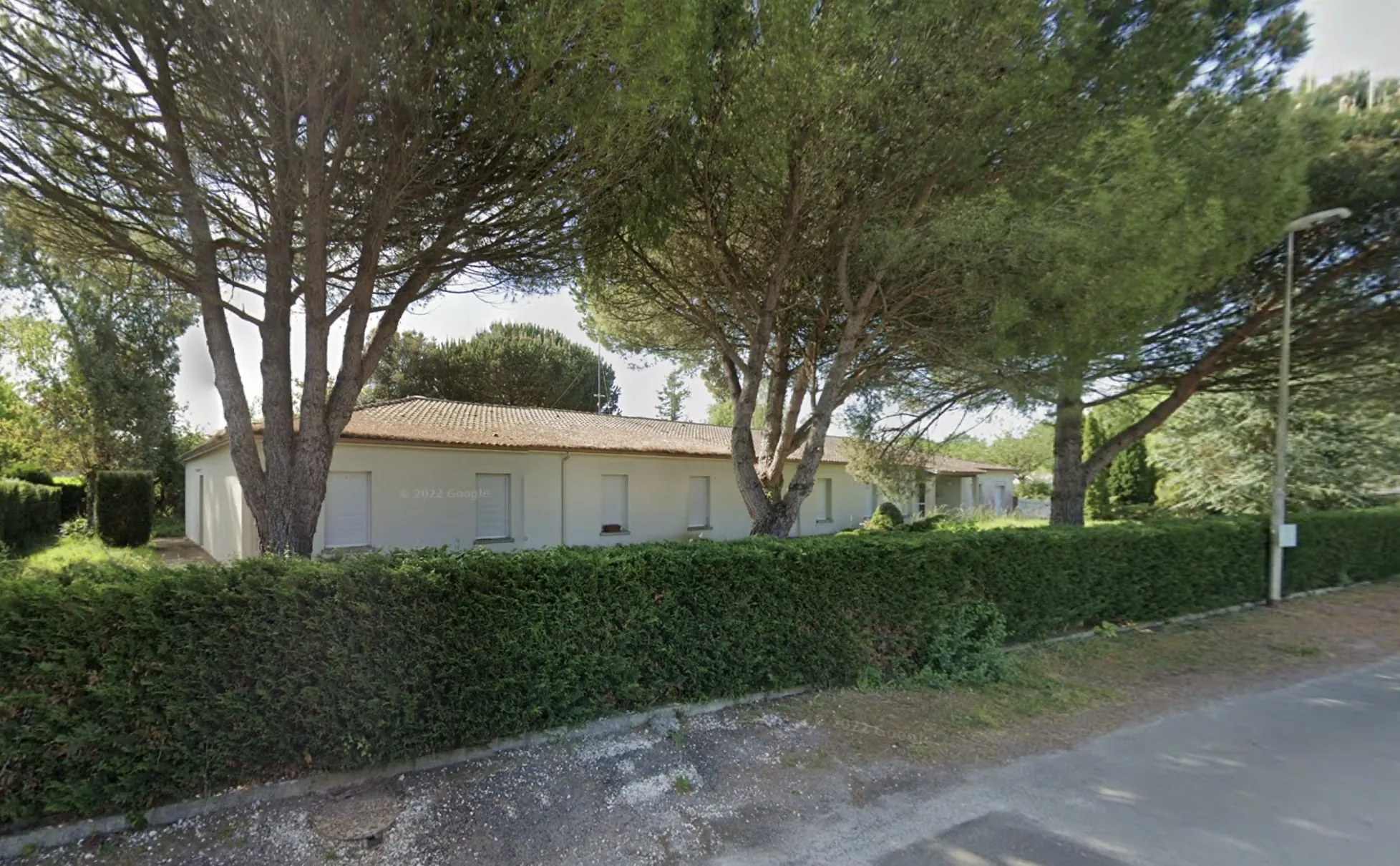 Maison de plain-pied rénovée à Medis avec jardin et stationnement 