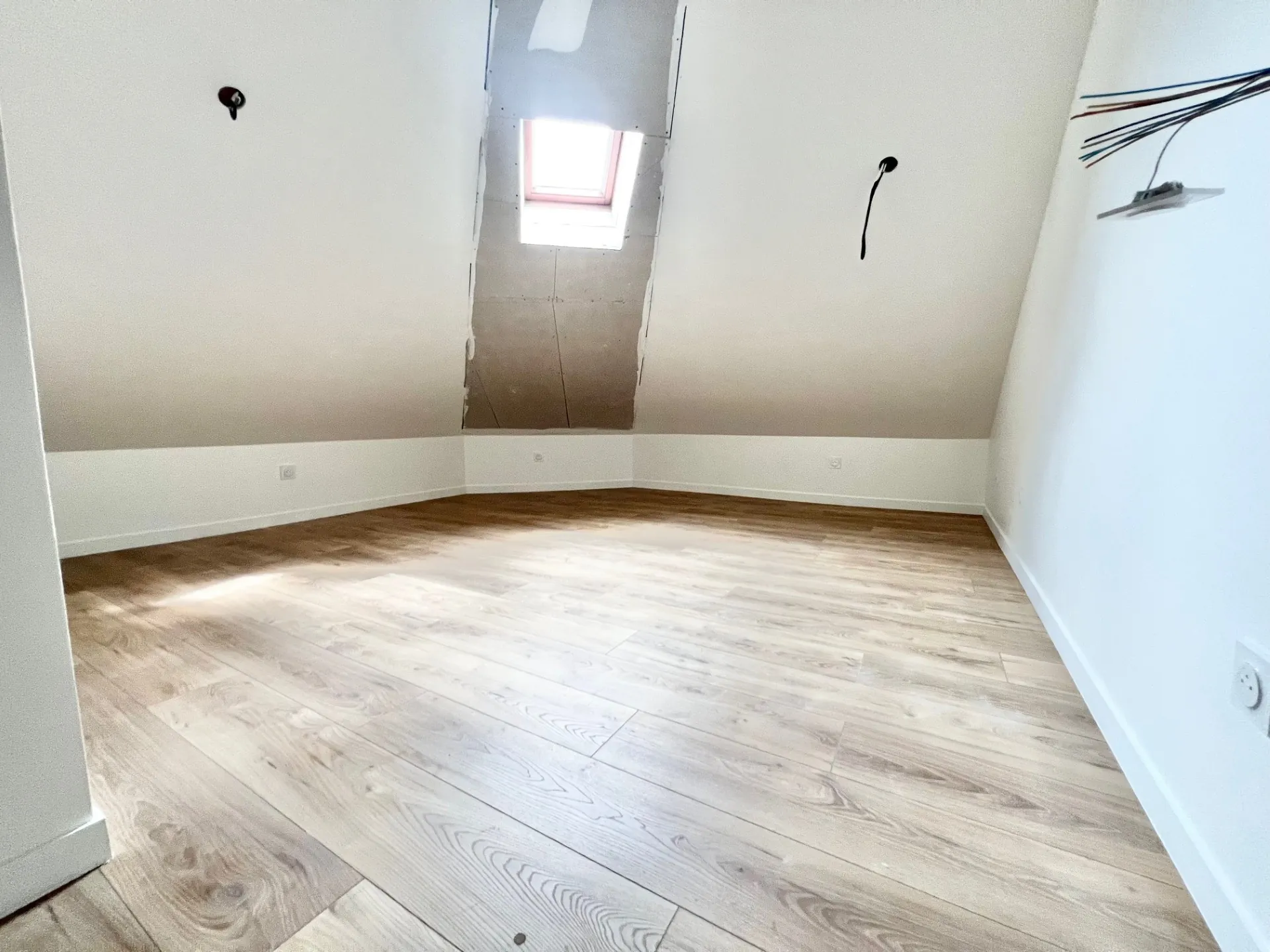 Appartement T2 à vendre à Rouen, secteur Place Saint-Marc, dernière étage, rénové, cave, 41,40 m² 
