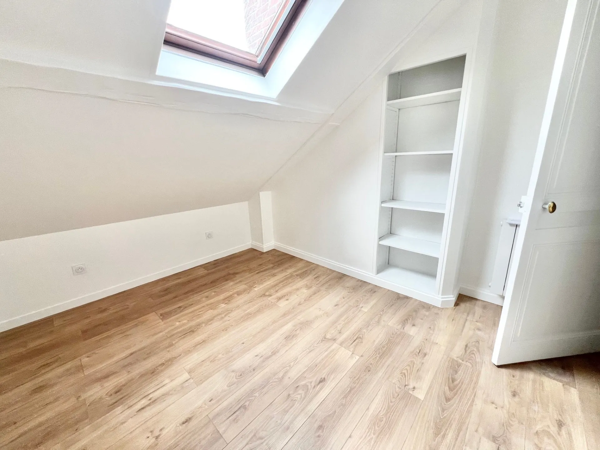 Appartement T2 à vendre à Rouen, secteur Place Saint-Marc, dernière étage, rénové, cave, 41,40 m² 