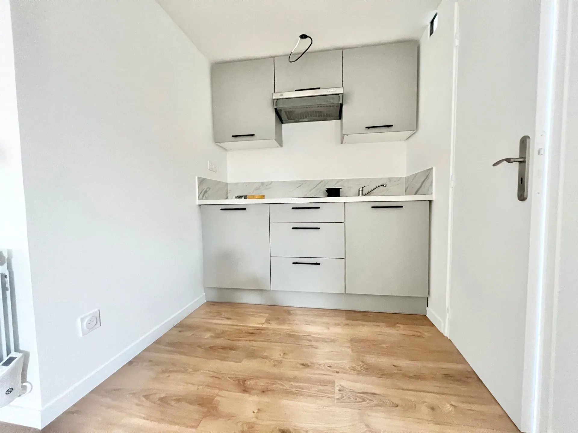 Appartement T2 à vendre à Rouen, secteur Place Saint-Marc, dernière étage, rénové, cave, 41,40 m² 