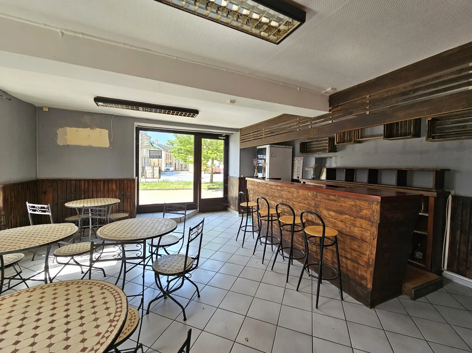 Ancien bar/restaurant avec logement à rénover à Espinasse, Combrailles 