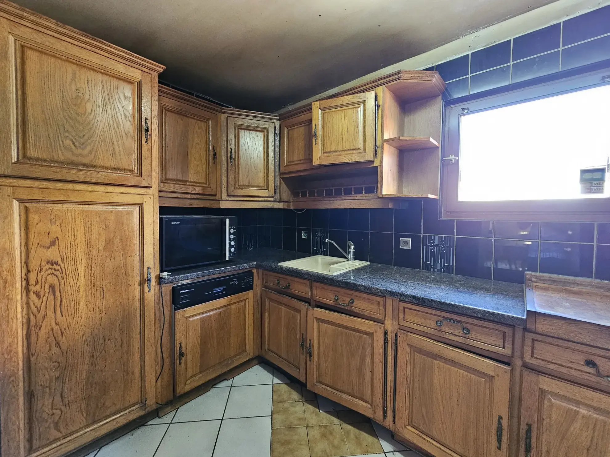 Ancien bar/restaurant avec logement à rénover à Espinasse, Combrailles 