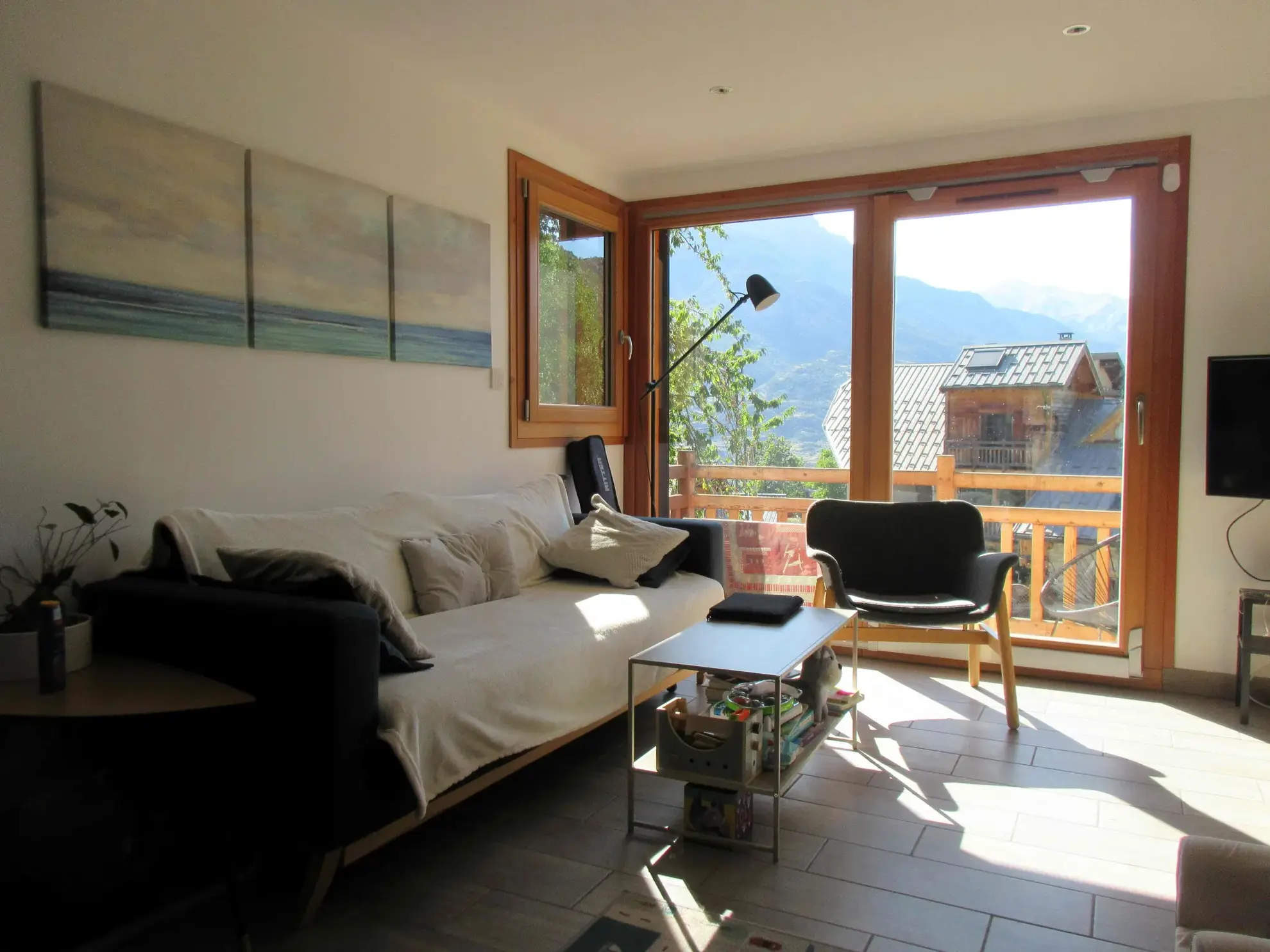 Maison de village récente avec terrasse dans les Hautes-Alpes à St Crepin