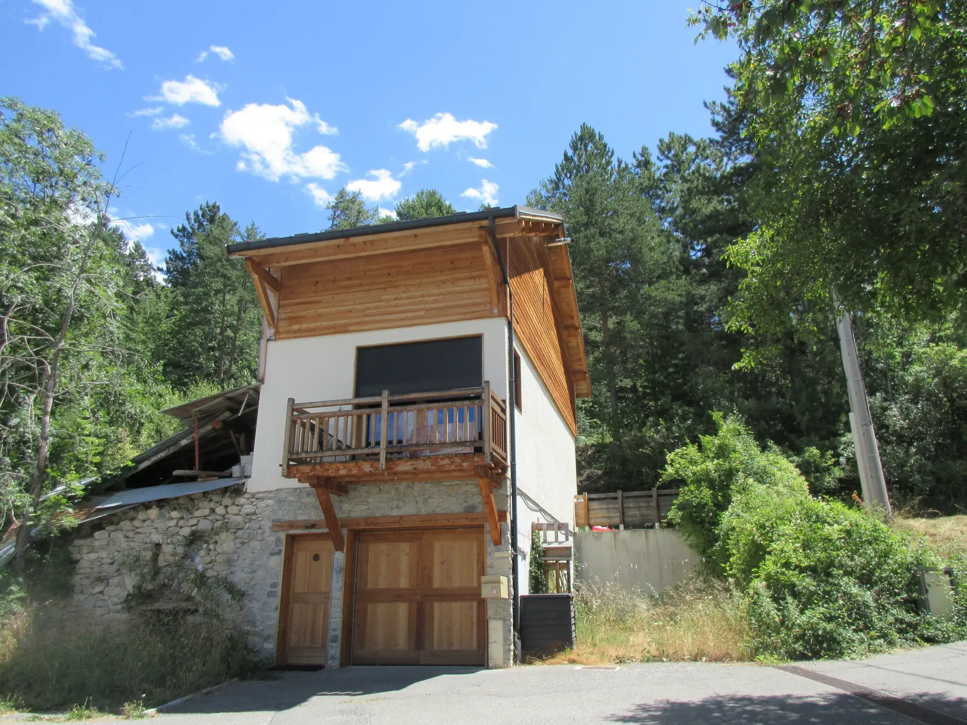 Maison de village récente avec terrasse dans les Hautes-Alpes à St Crepin 