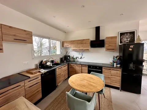 À vendre maison de plain-pied avec piscine à 15 km de Bergerac 