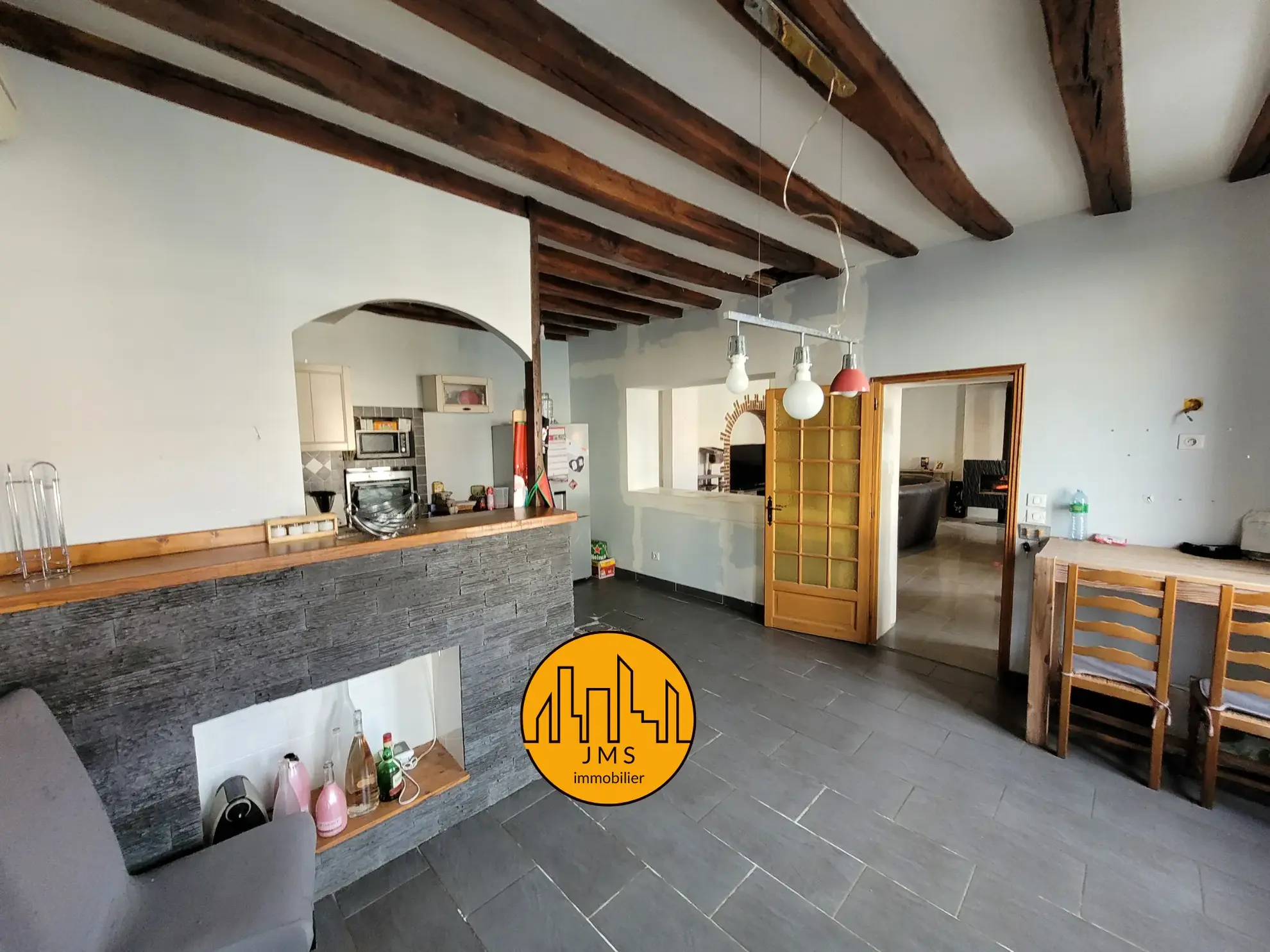 Grande maison familiale de 210 m² à Chatillon avec garage et terrain 