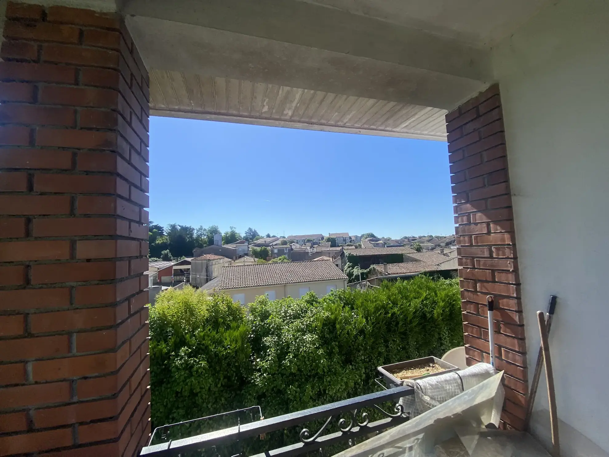 Maison de 140 m² avec garage et jardin à La Réole, centre-ville 