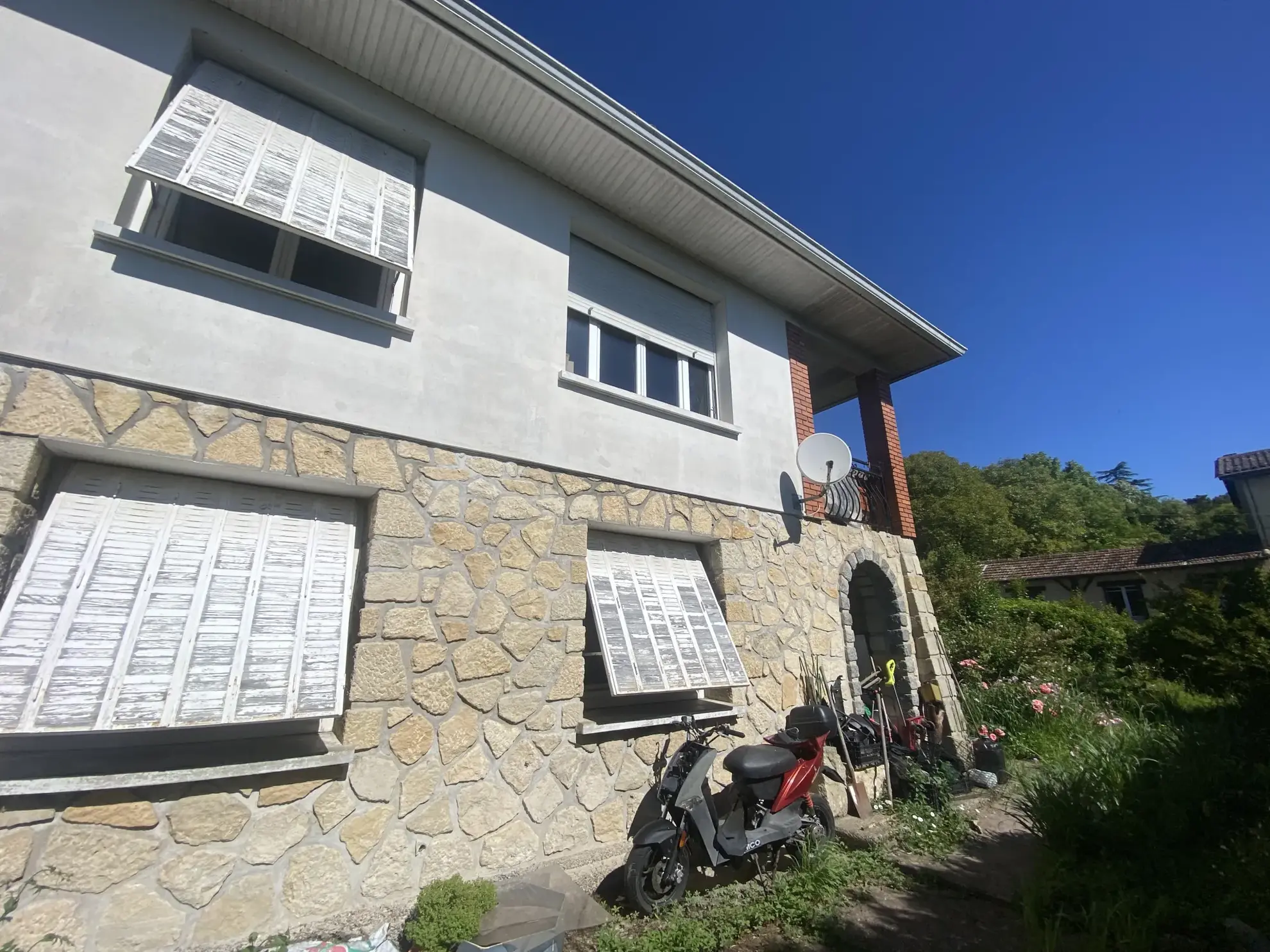 Maison de 140 m² avec garage et jardin à La Réole, centre-ville 