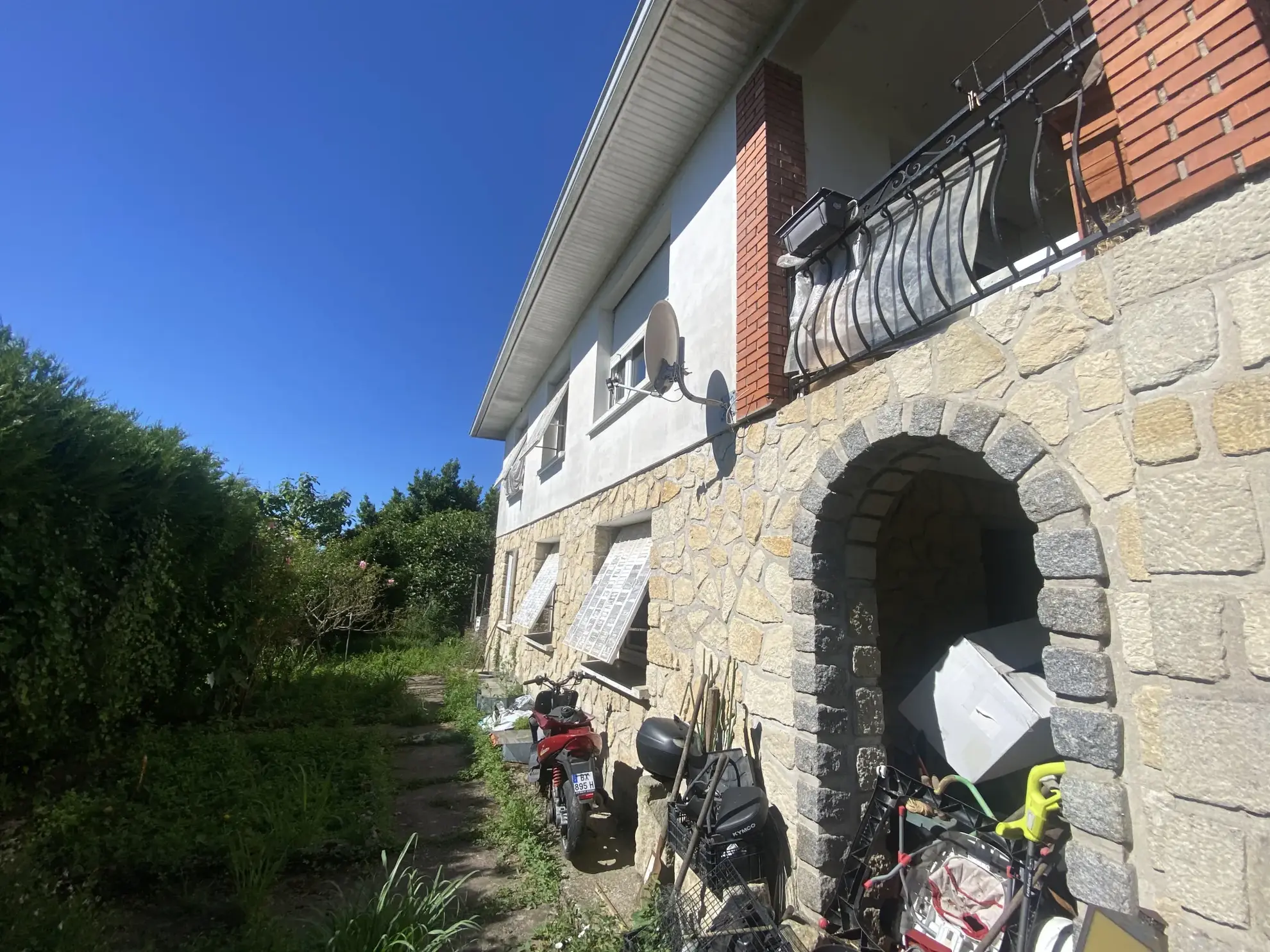 Maison de 140 m² avec garage et jardin à La Réole, centre-ville 